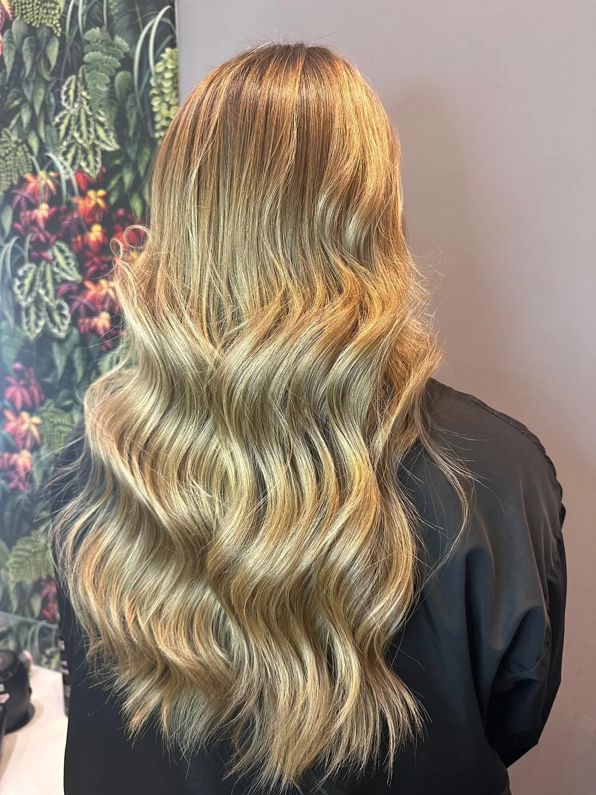 🌟🌟Hair goals 🌟🌟

Check out what our Technician Miela has been up to. Beautiful balayage created using @lorealpro lightening powder and toned with dialight. 

Finished off with Gloss Absolu Glaze drops for the ultimate shine🌟

#lorealpro #balayag