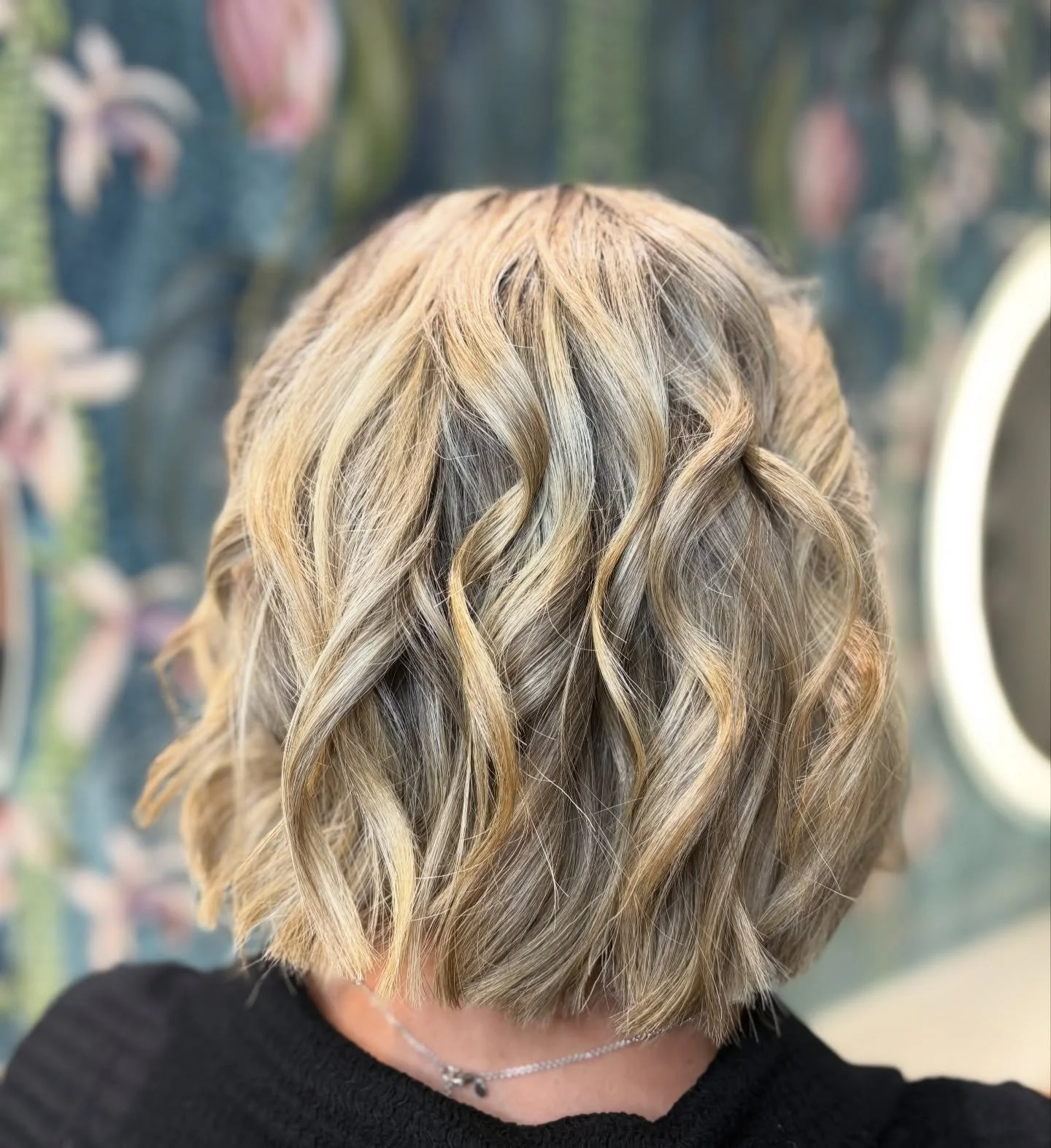 Tis the season for glam! ✨🎅🏼
Book your festive appointment now! Styled by: @hairbyzoe.erin 
01494 677377 #bobcurls #curlybob #bobinspo #hairinspo #xmasparties #partyhair #beaconsfield #bucks #newpost