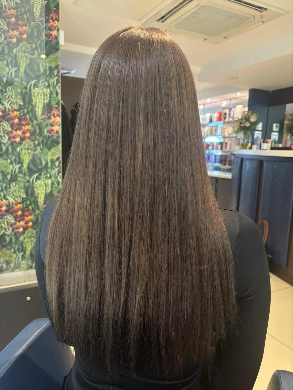Have you even wondered about the process of going from blonde to brunette?🙋🏼&zwj;♀️🙋🏻&zwj;♀️

Check out what our Senior Technician Jo has been up to. Jo&rsquo;s client wanted to go for more of her natural colour so here&rsquo;s the process:

Star