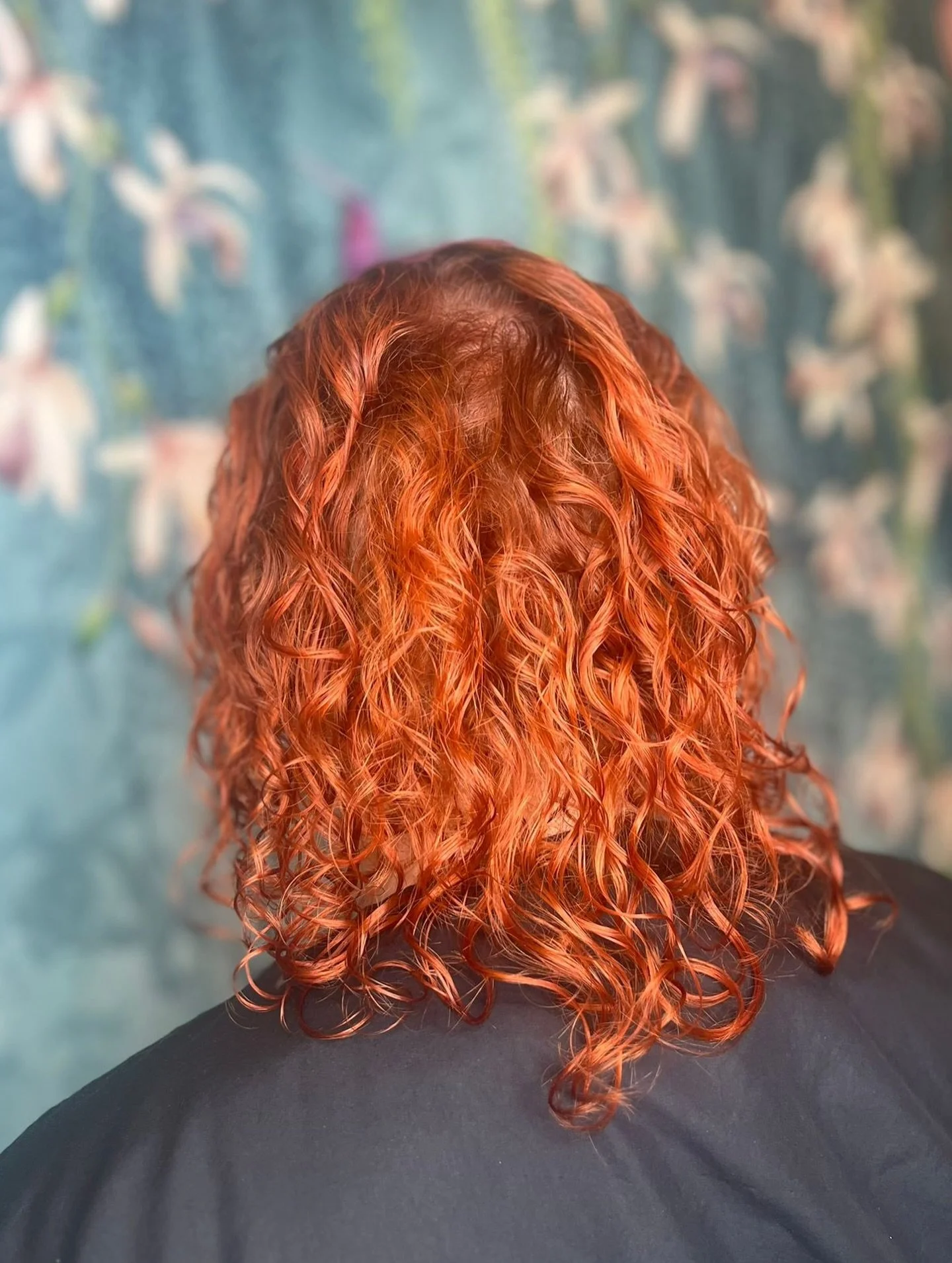 We're loving the transformation 

December kicks off with a bang 💥 
Heather, our manager, outdid herself for our client!

#transformation #thursday #christmas #haircut #haircolor