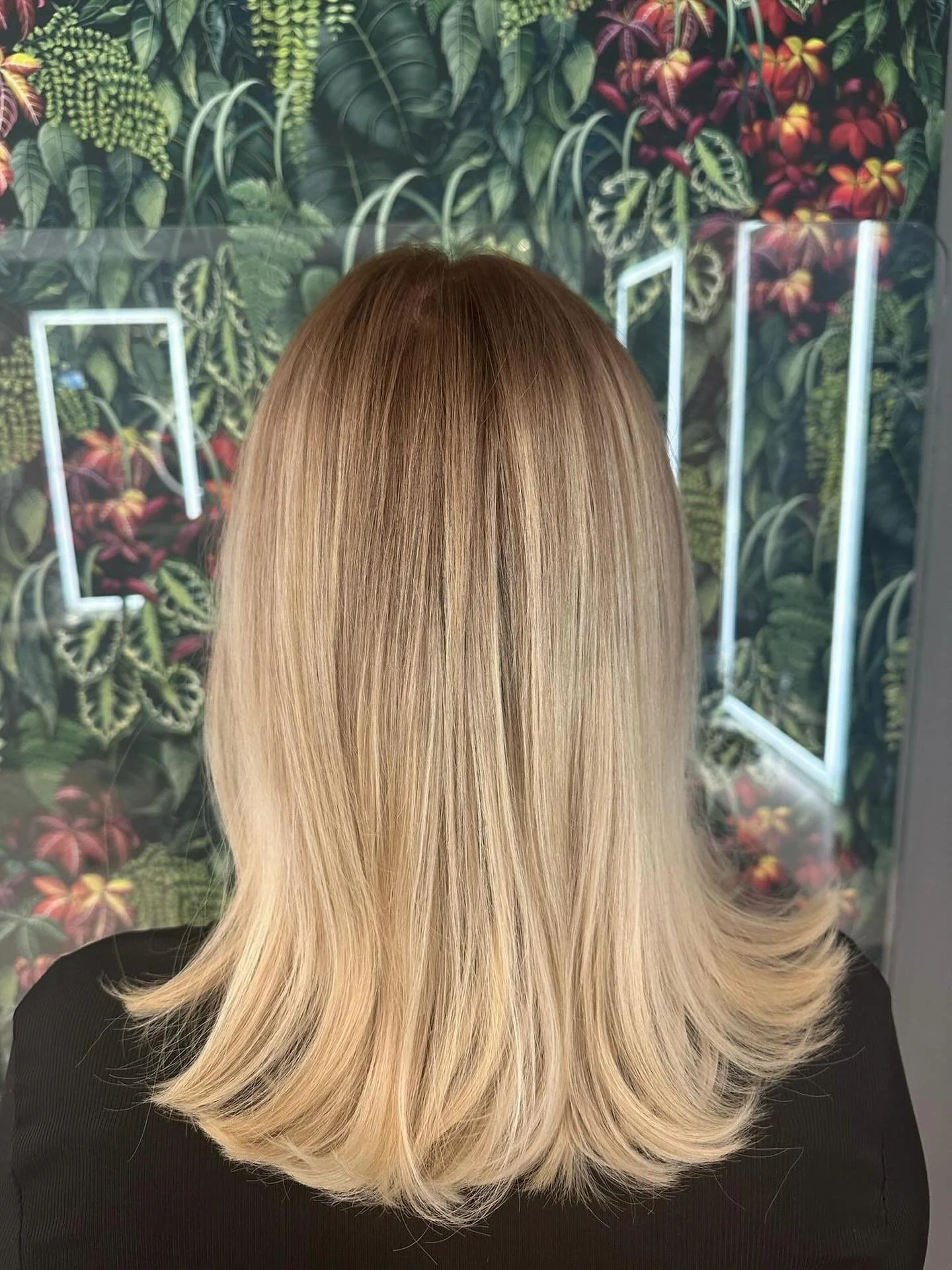🌟Blonde and Beautiful🌟

Colour done by our Creative Technician Becca. 

#blondehair #haringtonsmarlow #marlowhair