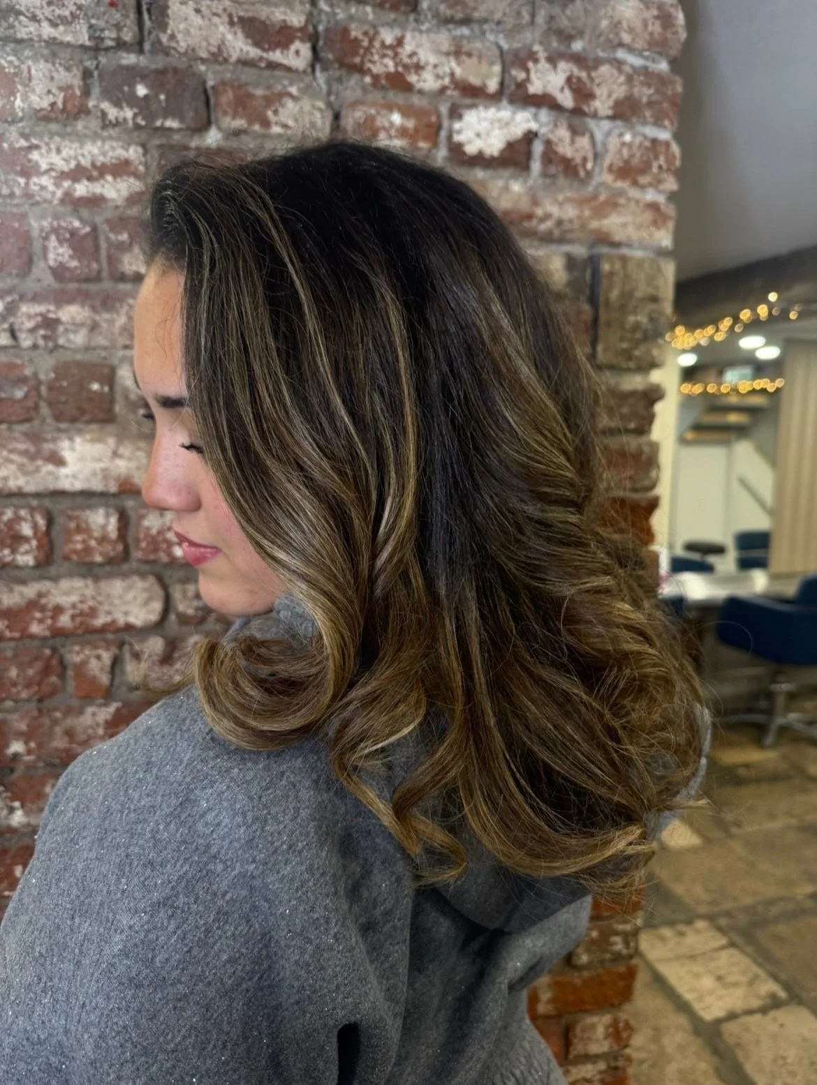 ✨ Beautiful blow dry by Olivia ✨
Soft, bouncy waves with gorgeous movement, finished to perfection by Olivia, our talented graduate stylist. This look is all about shine, volume, and effortless elegance 🤍 

#bouncyblowdry #blowdry #style #hair #hair