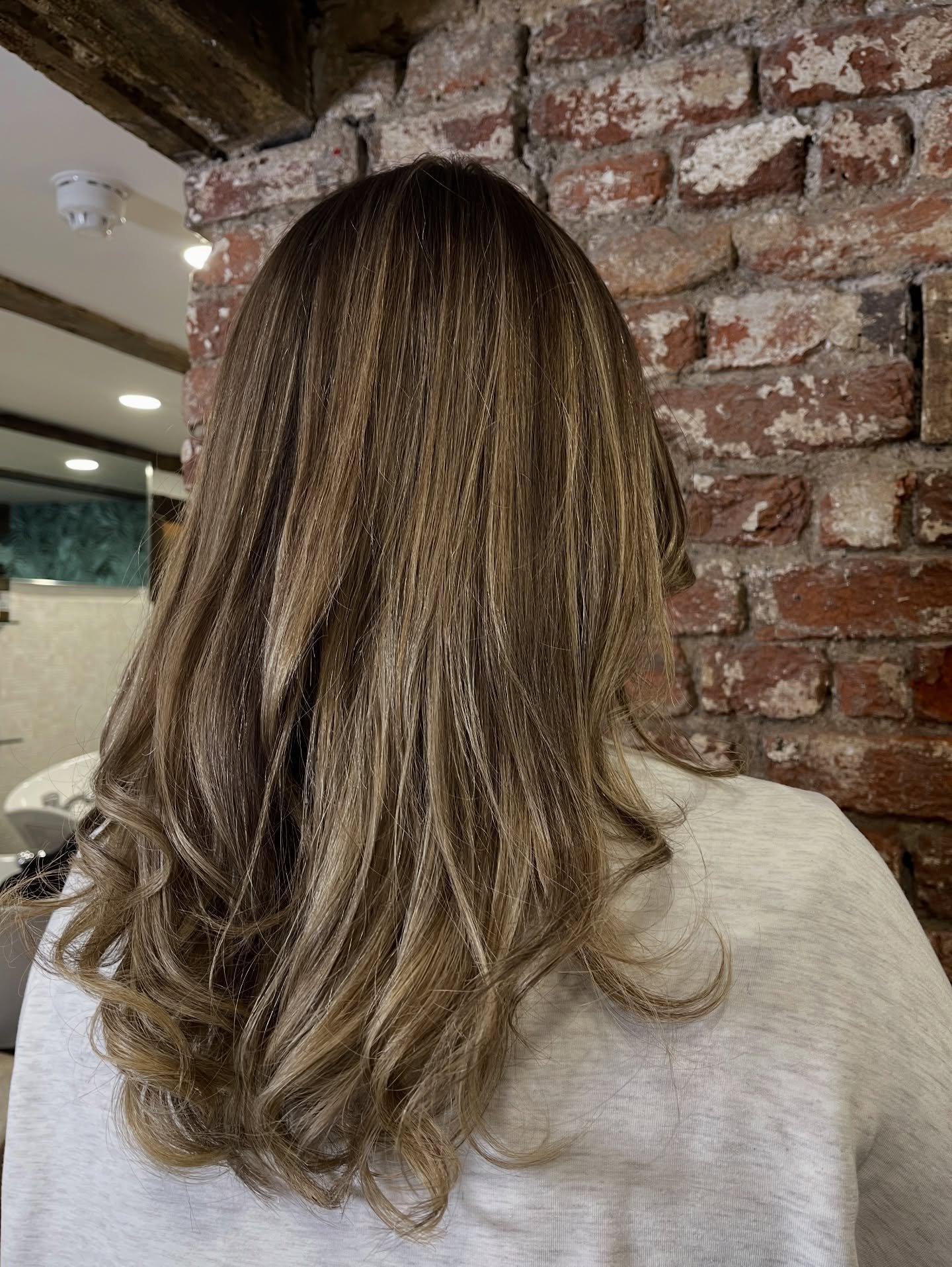 Soft, sunkissed strands with a little extra ✨magic✨
Hair colour by Emily 🎨 + bouncy blow-dry by Liv 💁&zwj;♀️ = hair dreams coming true 🤍

#HairGoals #FreshColour #BlondeBalayage #GlossyHair #BlowDryMagic #SalonDay #GoodHairDay #SoftWaves