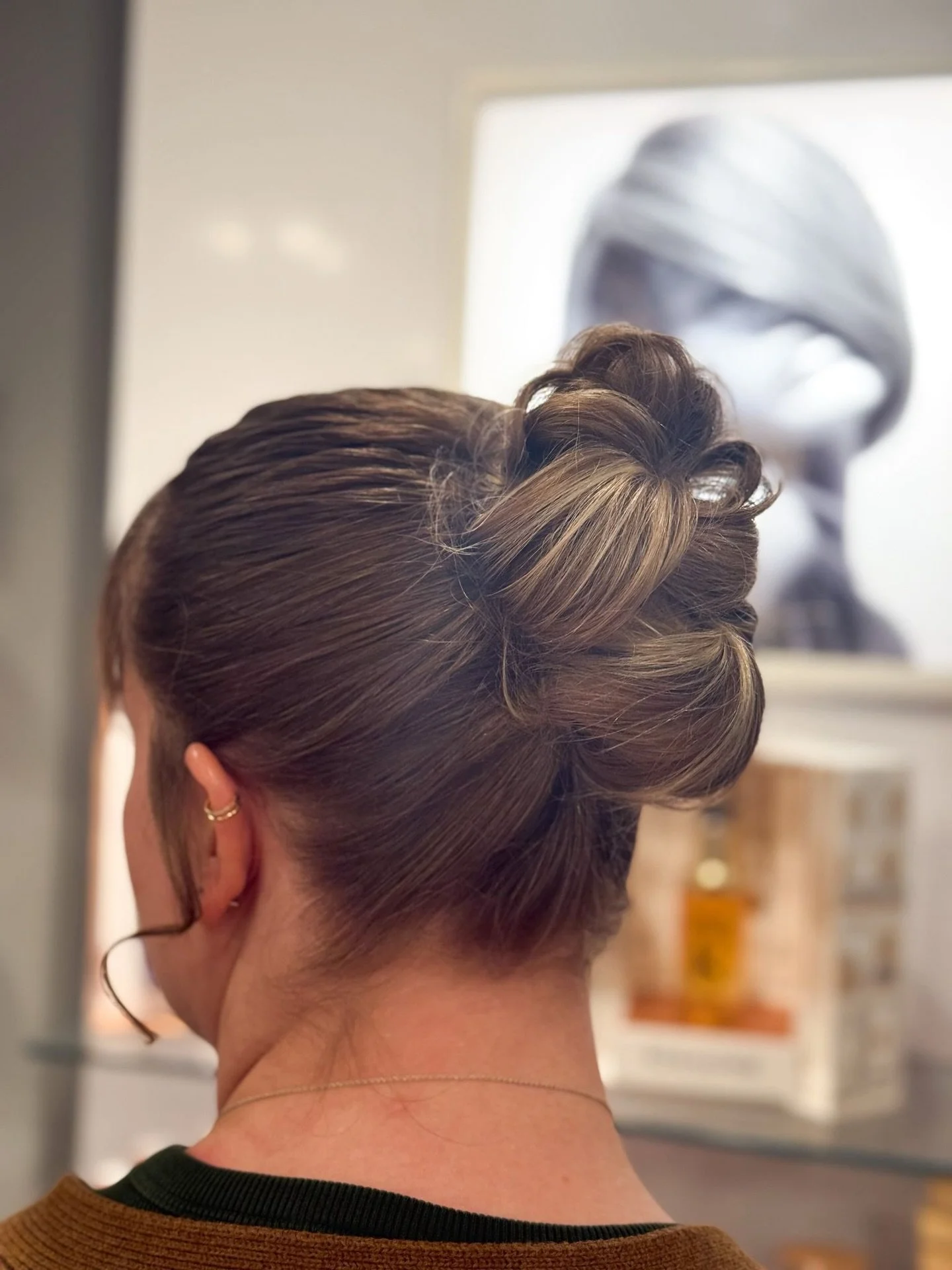 Effortlessly elegant ✨ 
This beautifully twisted updo, created by Maddie, is all about soft texture, clean lines, and timeless style.

#UpdoHair #ElegantUpdo #TexturedUpdo #BridalHair FormalHair HairInspo SalonStyle ModernUpdo HairArt