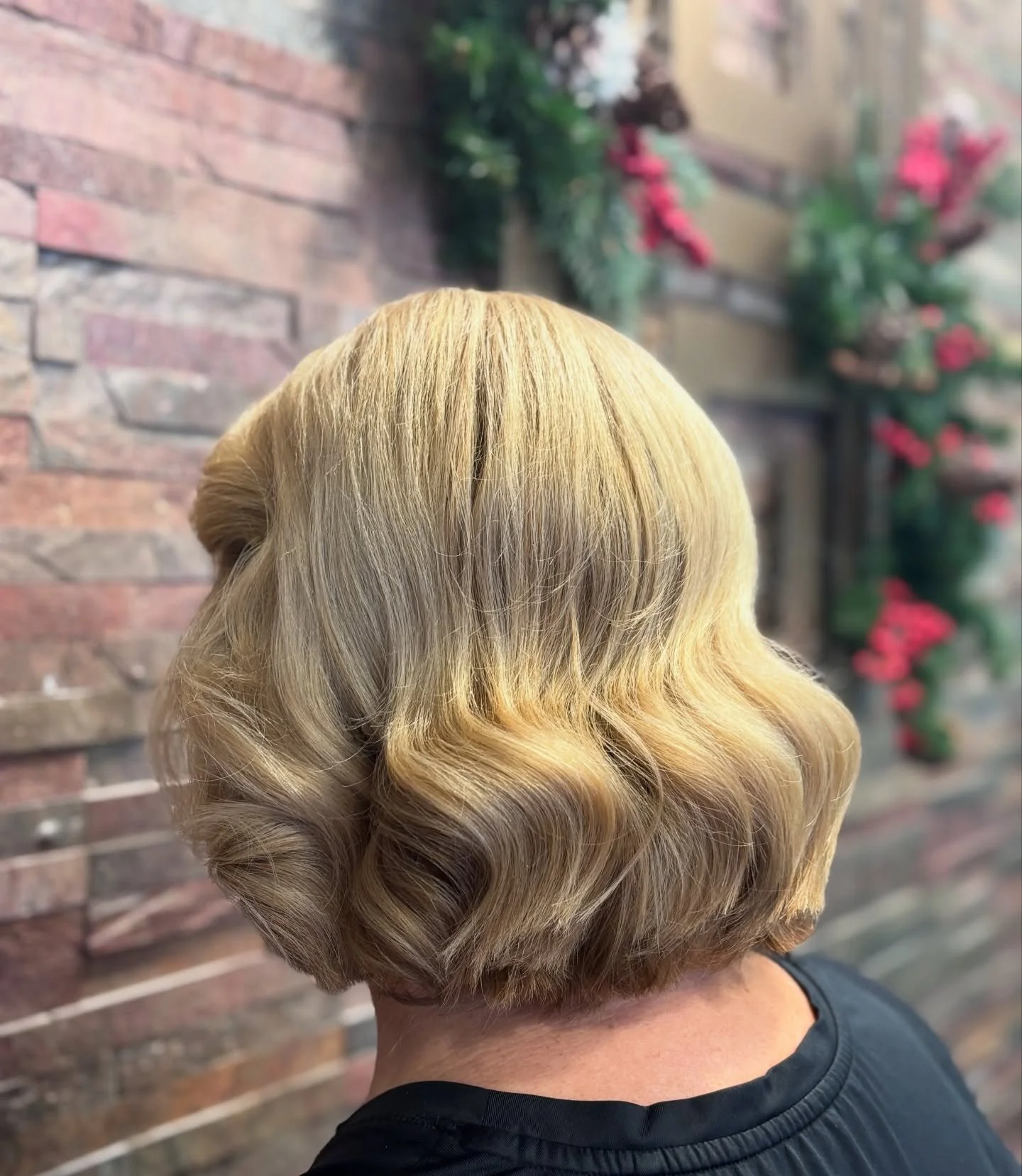 ✨ Hollywood waves with a Gatsby twist ✨ Timeless glamour never goes out of style! - By Claire #gatsbyhair #gatsbyinspo #hairup #hollywoodwaves #glamouroushairstyles