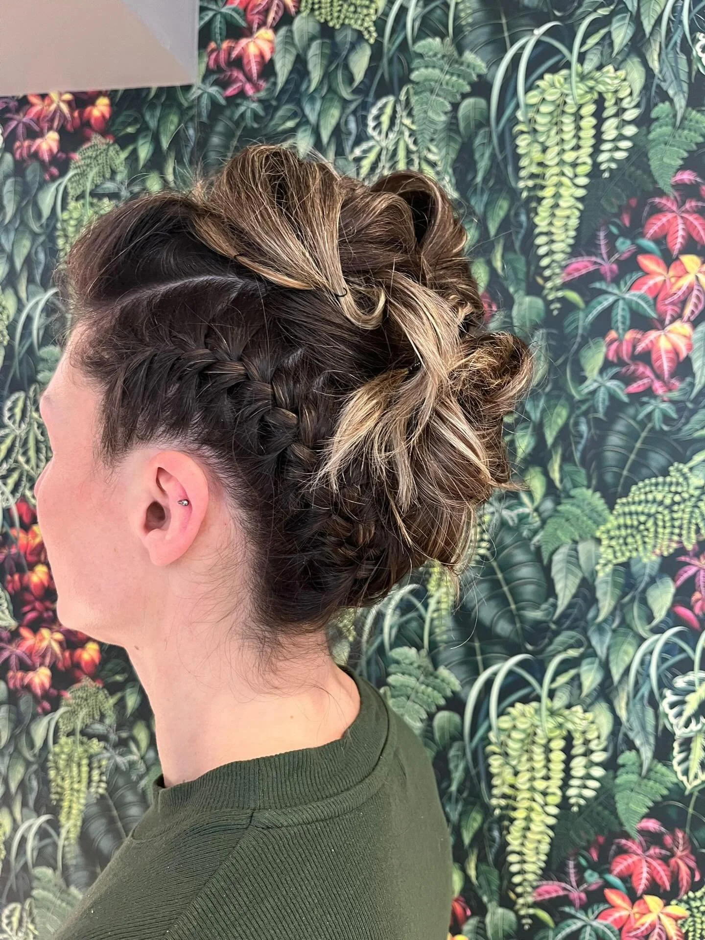 Occasion hair up🎄💚 

This lady was attending a Christmas event and wanted some extra hair sparkle✨

#haringtonsmarlow #hairupinspo #marlowhairdresser