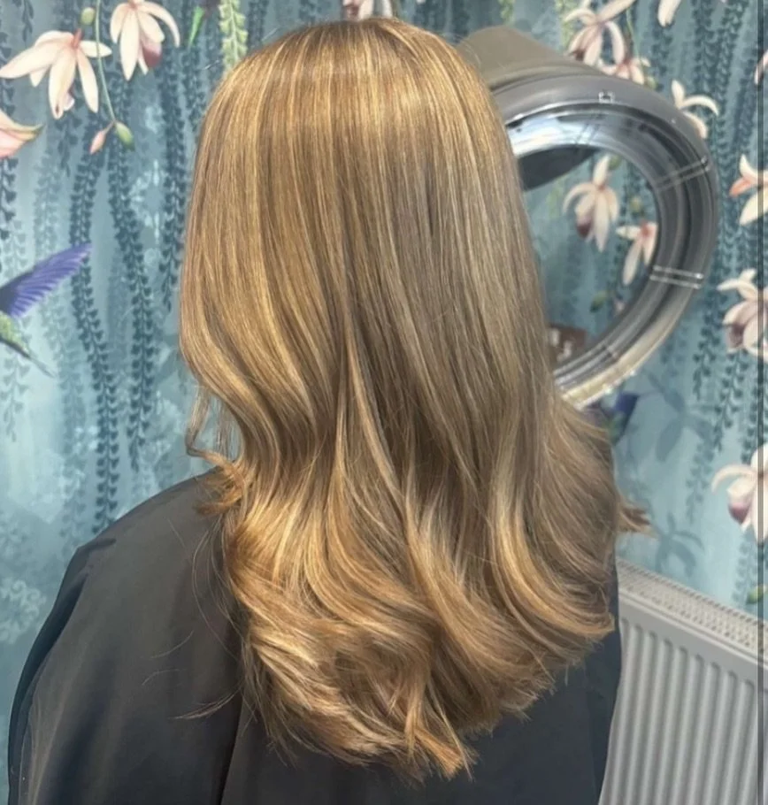 Got New Year&rsquo;s Eve plans and fancy a little treat after Christmas? ✨

We&rsquo;ve still got spaces available for appointments on New Year&rsquo;s Eve, and we&rsquo;re open until 14:30 🥂💇&zwj;♀️

#Haringtons #HaringtonWendover #WendoverSalon