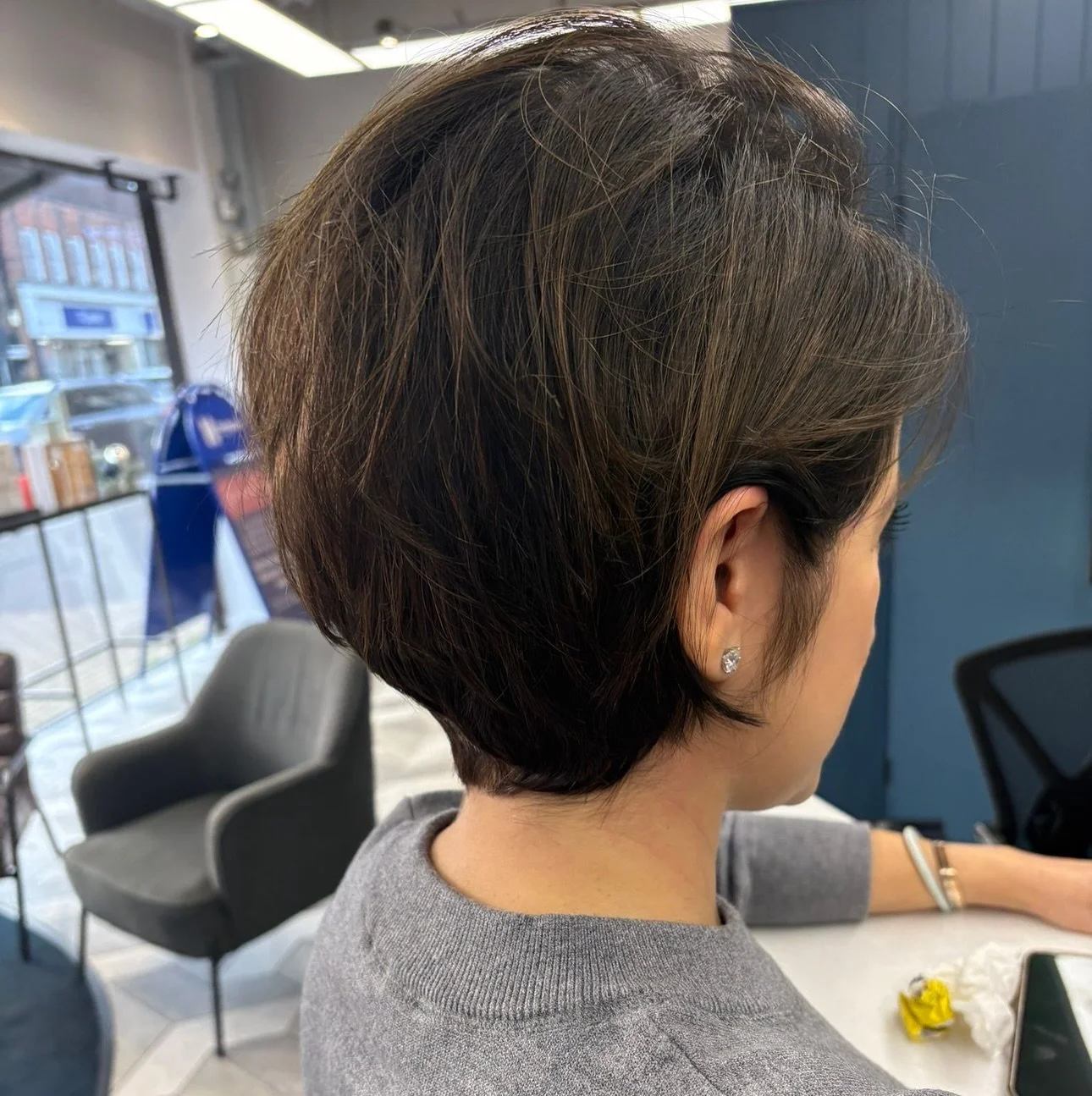 January reset 🤍

Cut and style created by Shani ✨

Couple of inches off and adding shape back to this hair cut! How great is this transformation! 

Call or book online to secure your next appointment with our team at Haringtons Amersham ✂️✂️