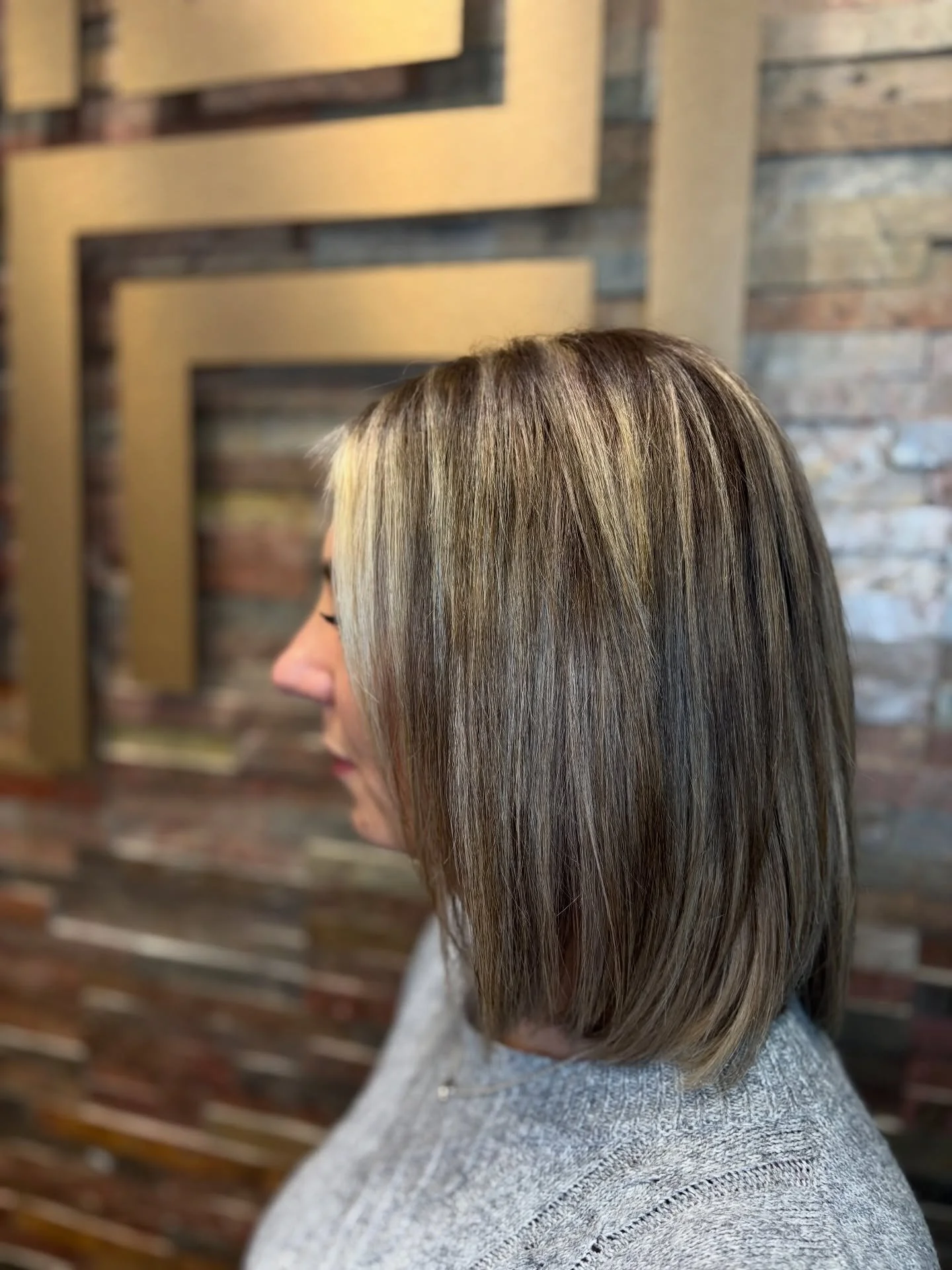 Proof that a little dimension goes a long way 🤎 Straight, smooth &amp; glossy! 
Using the new Absolu Gloss Range 🌸 Swipe for the before ➡️
@kerastase_proclub #glossyhair #hairglossing #kerastasepro 

Colour by: @chelsie.coloring 
Styled by: Claire