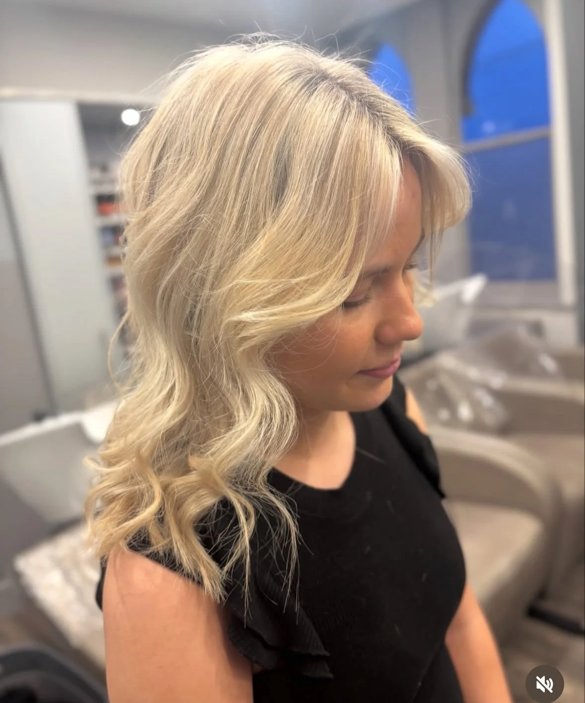 Rooted blonde &rarr; bright blonde ✂️✨

Full head of highlights by Grace, creating a fresh, clean blonde with zero harsh lines.

Blonde refresh pending?

Save this &amp; book your appointment now 💫

#haringtonswendover #hair #haringtonshair #buckssa