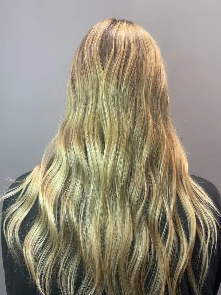 Creamy buttery balayage🌟🌙

Balayage by our Technician Miela using @lorealpro lightener. How beautiful does this look!! Swipe to see a before photo. 

#balayage #haringtonsmarlow #hairdressermarlow #blondehair