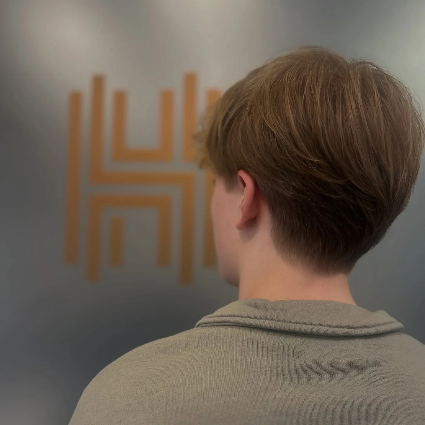 Perfection meets Personality 
Obsessed with this look 

#moderncut #hairgoals #sundayafternoon #salonlifestyle