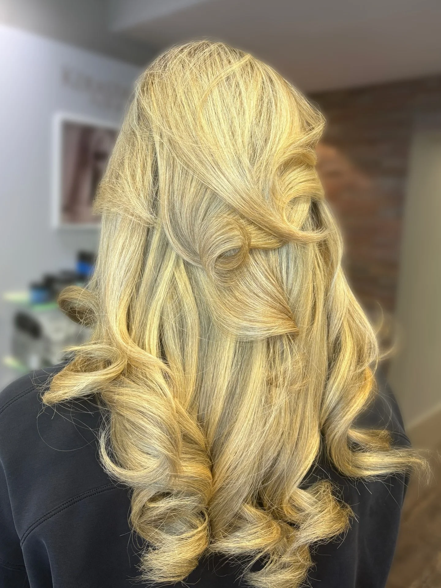 That fresh salon bounce that lasts for days 💁&zwj;♀️💫 Blow-dry by: Jasmine @jasminejade_hair #bouncyblowdry #bouncyhair #hairgoals #fyp #trending