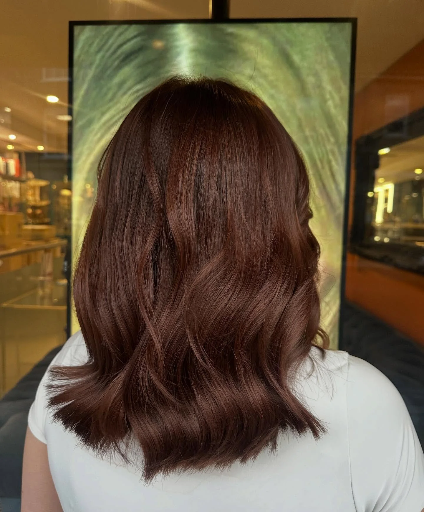 💌 Love is in the hair 💌

This deep rich mahogany was achieved by using @lorealpro dia colour and finished off with the amazing Vitamino Colour Spectrum Glass Shine Serum🩷

#haringtonsmarlow #vitaminocolourspectrum #lorealpro #hairsalonmarlow