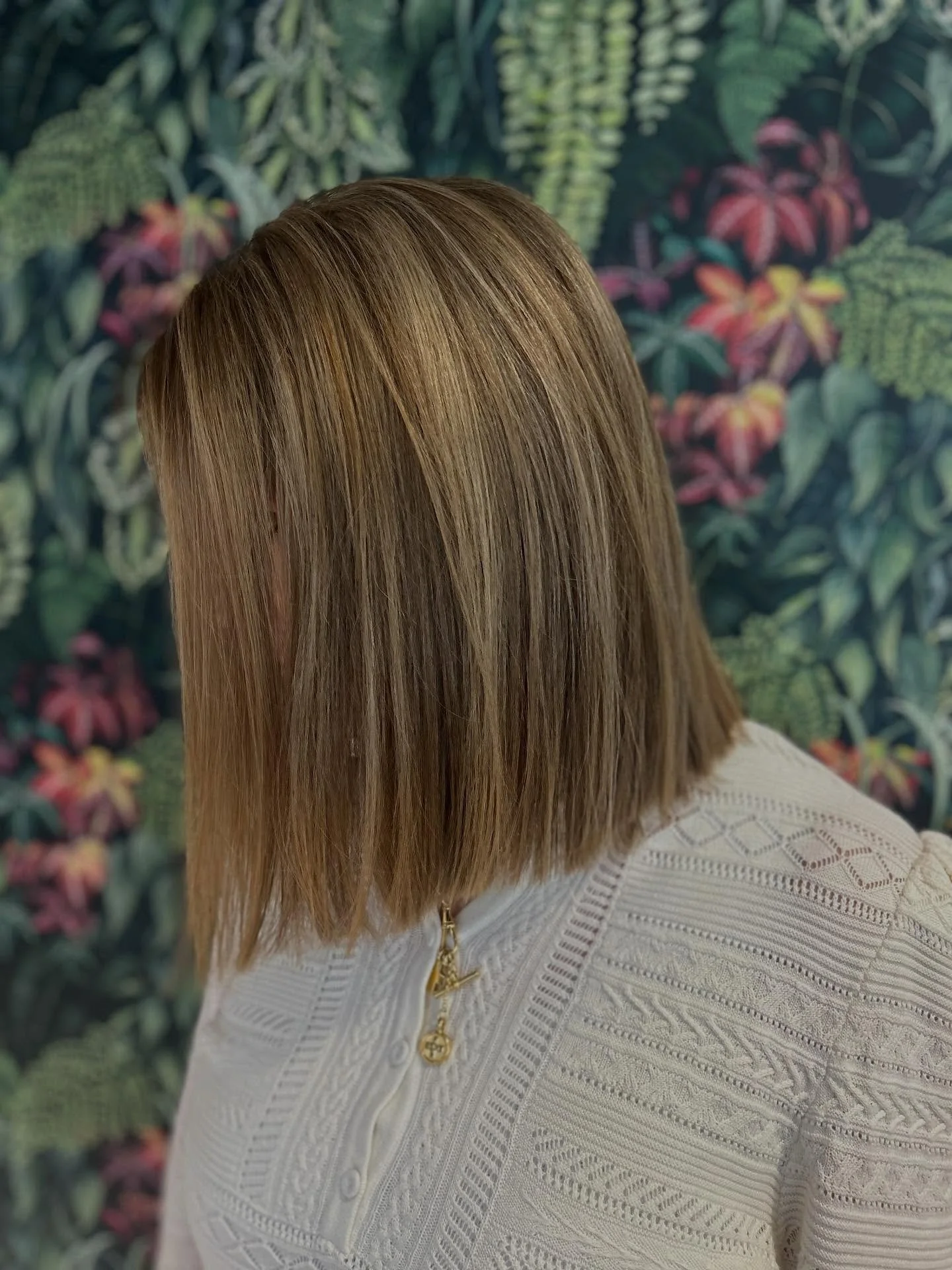 ✂️Sometimes a big haircut is just necessary✂️

Coloured by our Technicial Director Mel and Cut and styled by our Senior Art Director Michael. Dream team right? ☁️✨

#haringtonsmarlow #hairsalonmarlow #bighaircut✂️ #haringtonshair