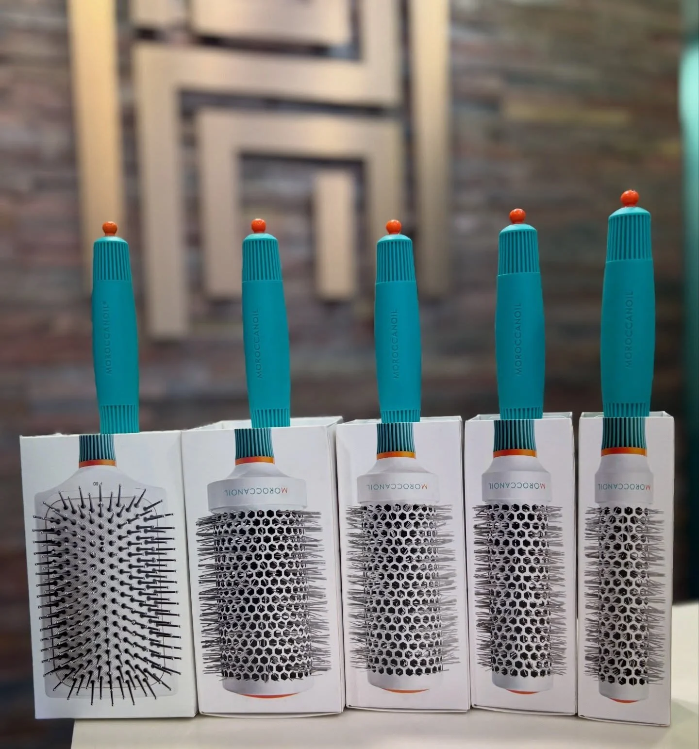Let&rsquo;s talk brushes ✨

The right brush makes all the difference. These Moroccanoil brushes are designed to smooth, shape and add shine while being gentle on the hair. @moroccanoil @haringtonshair 

#Moroccanoil #HairTools #HairBrush #HealthyHair