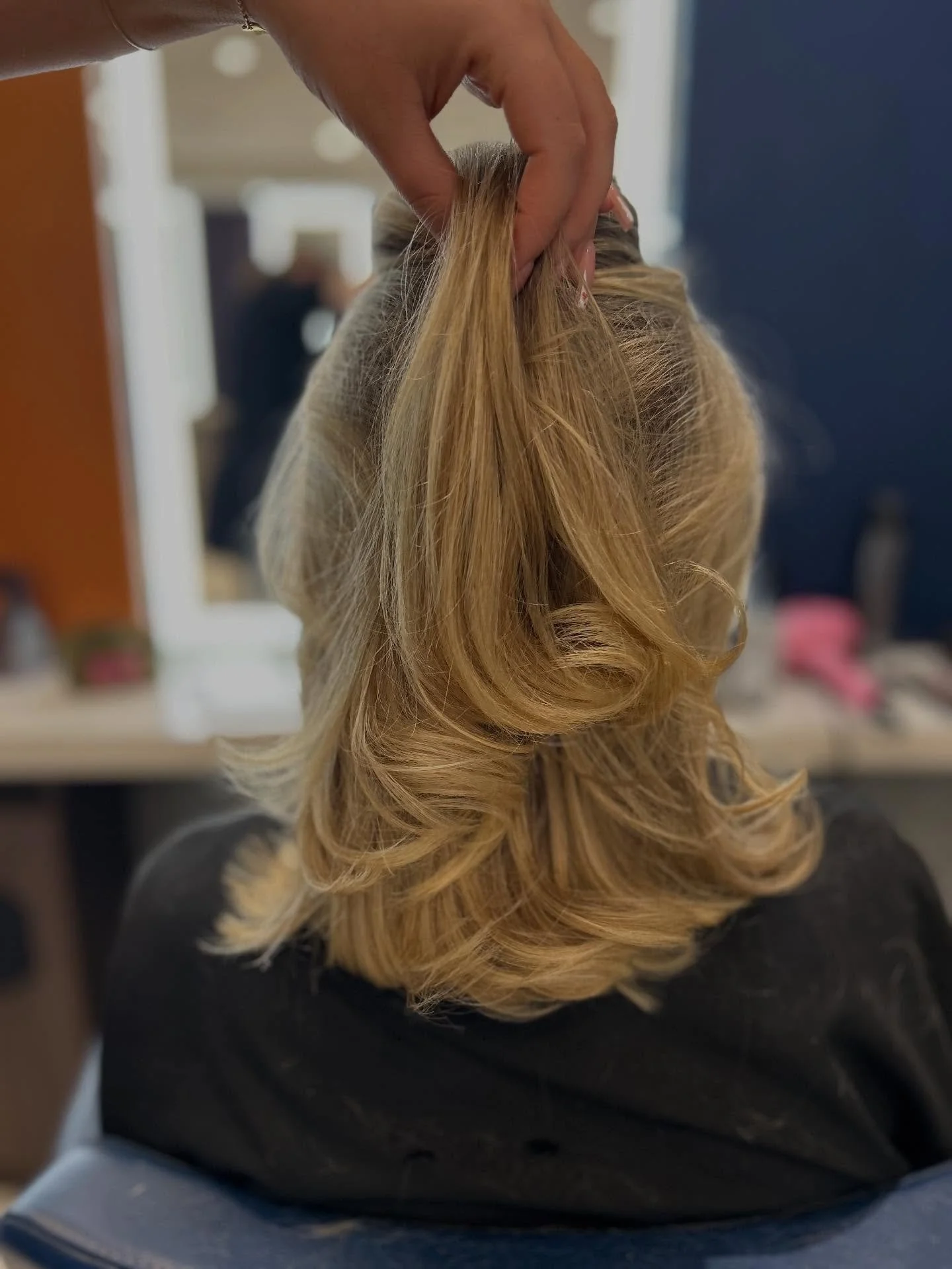 💓That fresh blow-dry feeling💓

Cut and blowdried by our Stylist Phoebe. 

#haringtonsmarlow #marlowhairsalon #bouncyblowdry #stylisthair