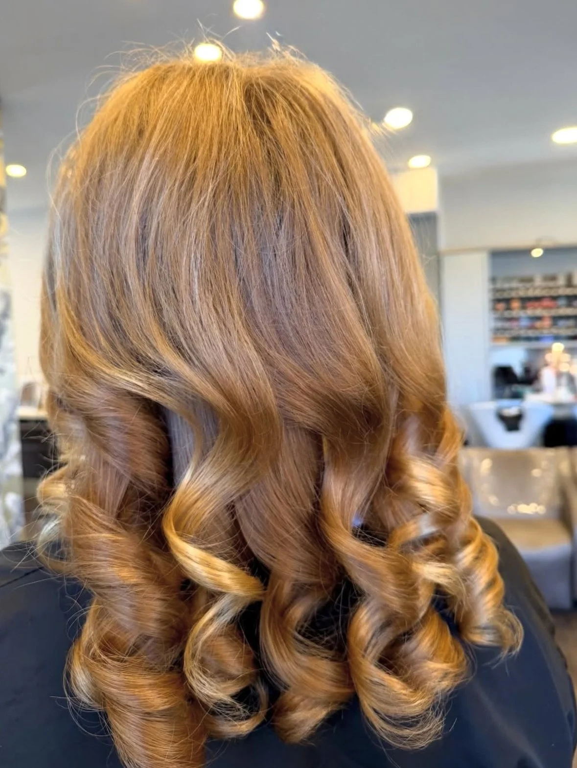 Okay but HOW dreamy is this finish 😍✨

Our trainee Neve absolutely smashed this smooth, curly blow dry 💁&zwj;♀️

Would you go for soft curls like this or keep it sleek? 👇

💬 Tell us in the comments &amp; tag a friend who&rsquo;d love this!

❤️ Do