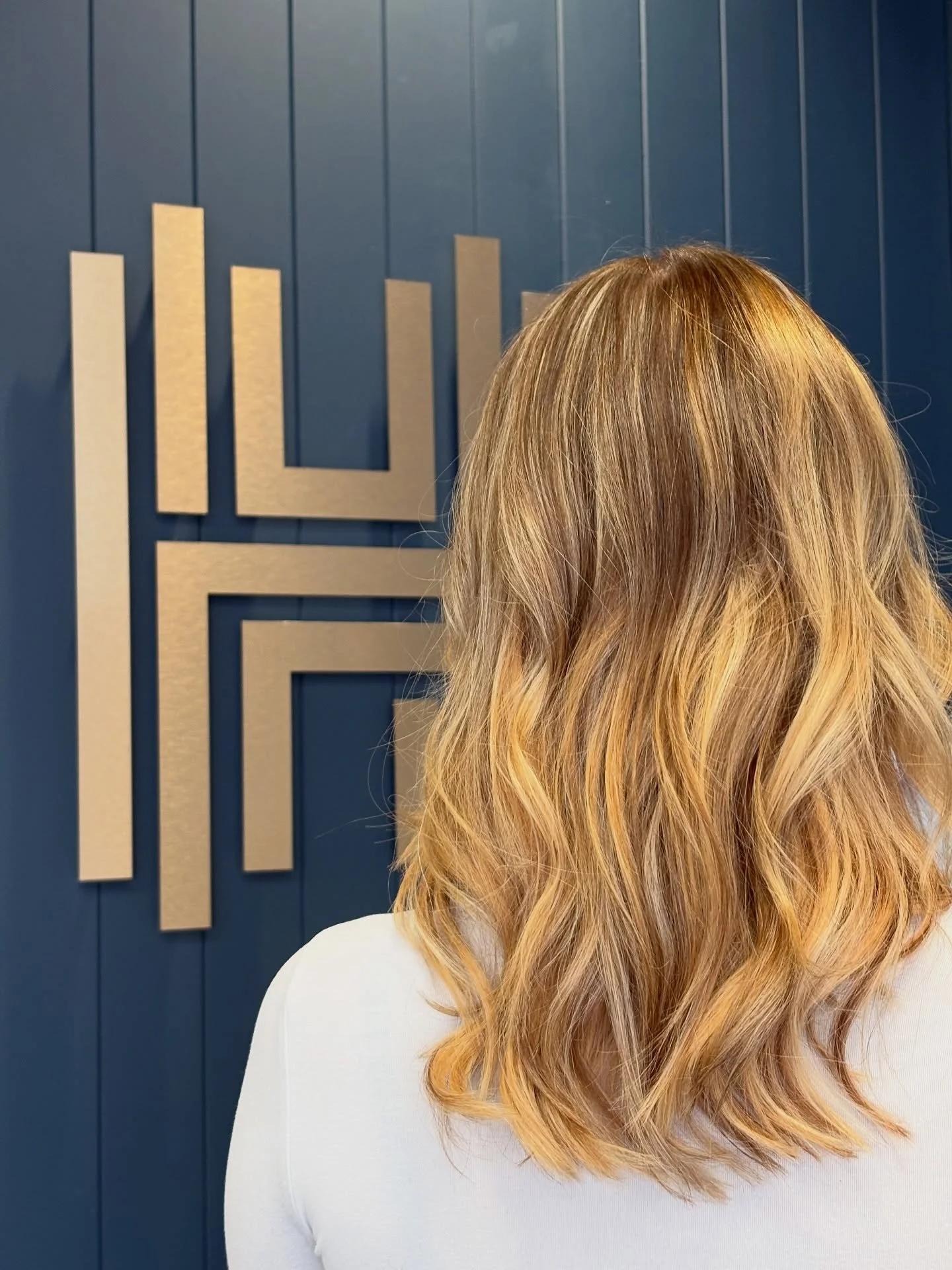 Transformation Tuesday📸🍒

How gorgeous is this blonde transformation done by Leigh✨

Thinking about a change? Book in a consultation and talk to the team about your next look! 

Call or book online today! 🫶🏻