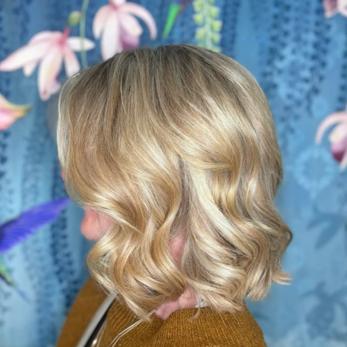 Are you going to Ascot? 🐎 

We have an amazing promotion for ladies day! Thursday 18th June appointments starting at 8:30am 

Book in for 3 blowdries for the price of &pound;150 and receive a free goody bag 🛍️💓 

Limited slots available, call to b