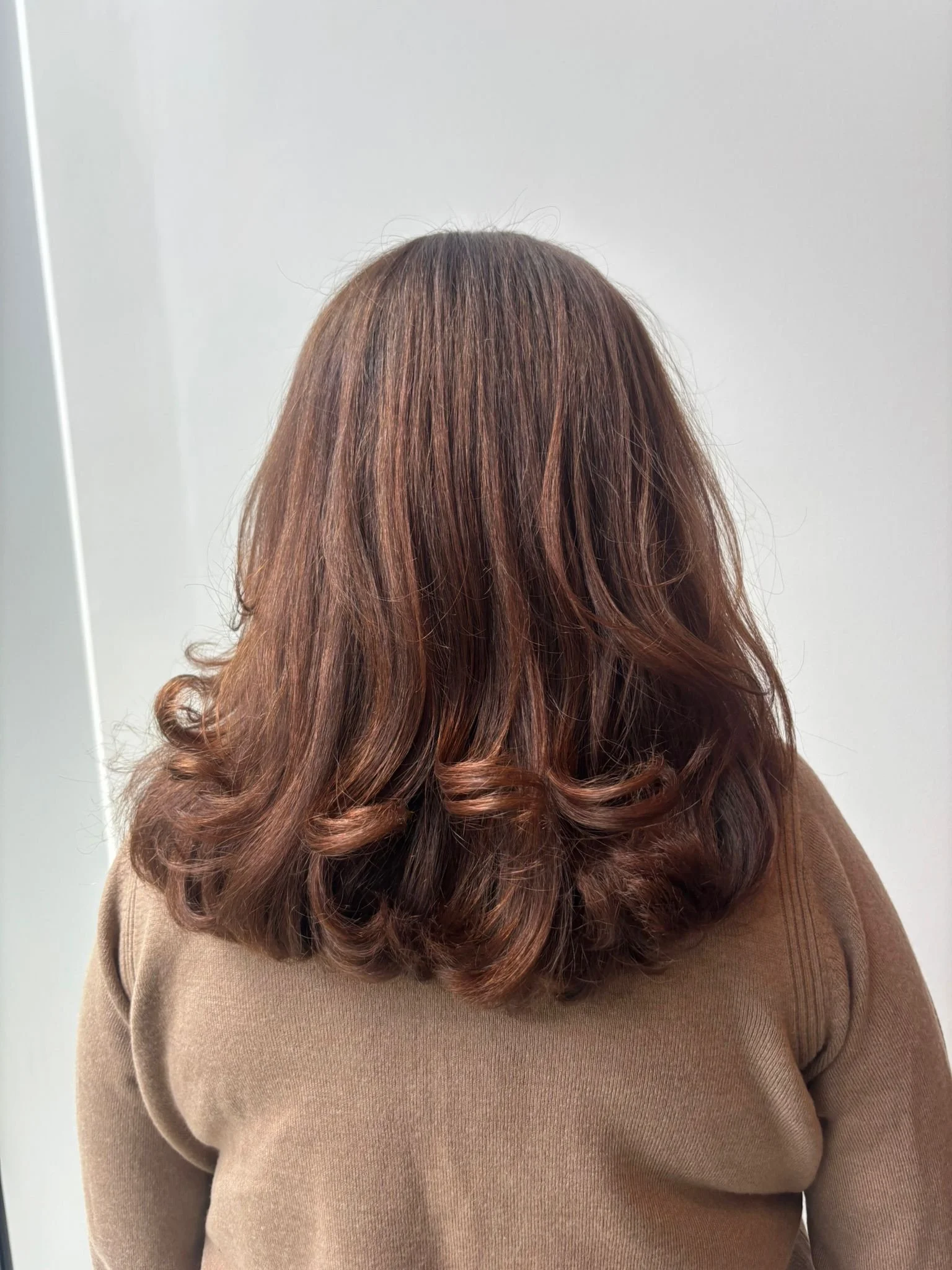 Soft movement, glossy finish, and effortless elegance by Ella ✨
 

#hair #hairwinchester #winchester #blowdry #style