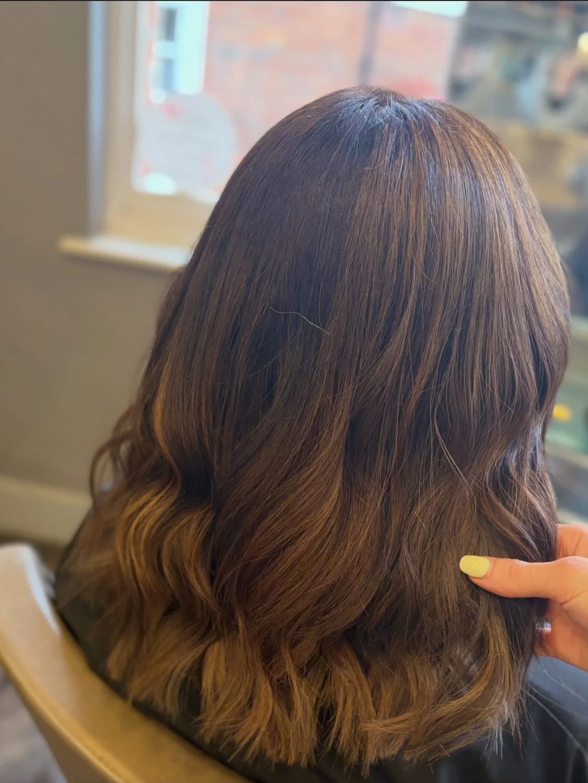 From solid dark to soft dimension 🤍

Colour &amp; Finish by @hairby.gracerose 
.
.
.
After years of box dye Grace&rsquo;s client wanted a change! So they booked in: 

⭐️Balayage 
⭐️Toner Add on Service 
⭐️Cut &amp; Finish

#haringtonswendover #hairs