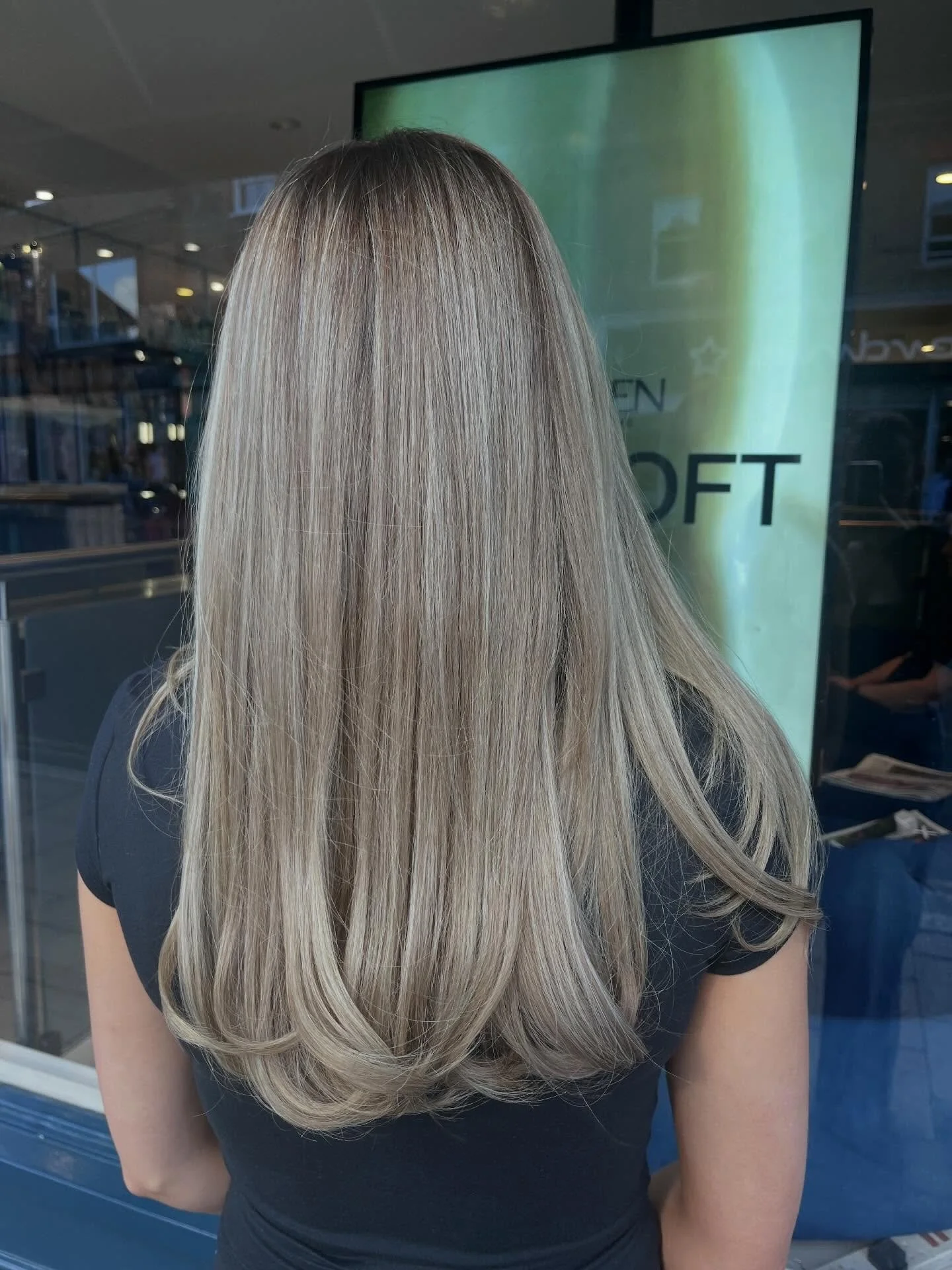 Becca worked her magic with soft balayage pieces and a touch of semi permanent pulled through to create this cool, ashy blonde 🧊🩵

#balayage #ashyblonde #haringtonshair #hairsalonmarlow #marlowhairsalon