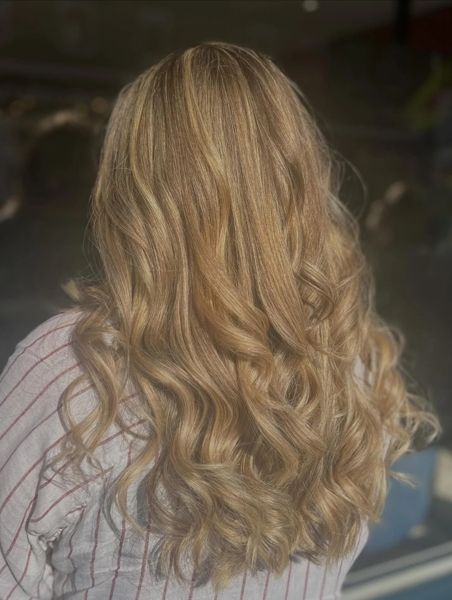 Golden glow 😍
Balayage by Becca and cut by Faye ❤️&zwj;🔥

#haringtonshair #marlowhairsalon #hairsalonmarlow #balayage #blondebalayage