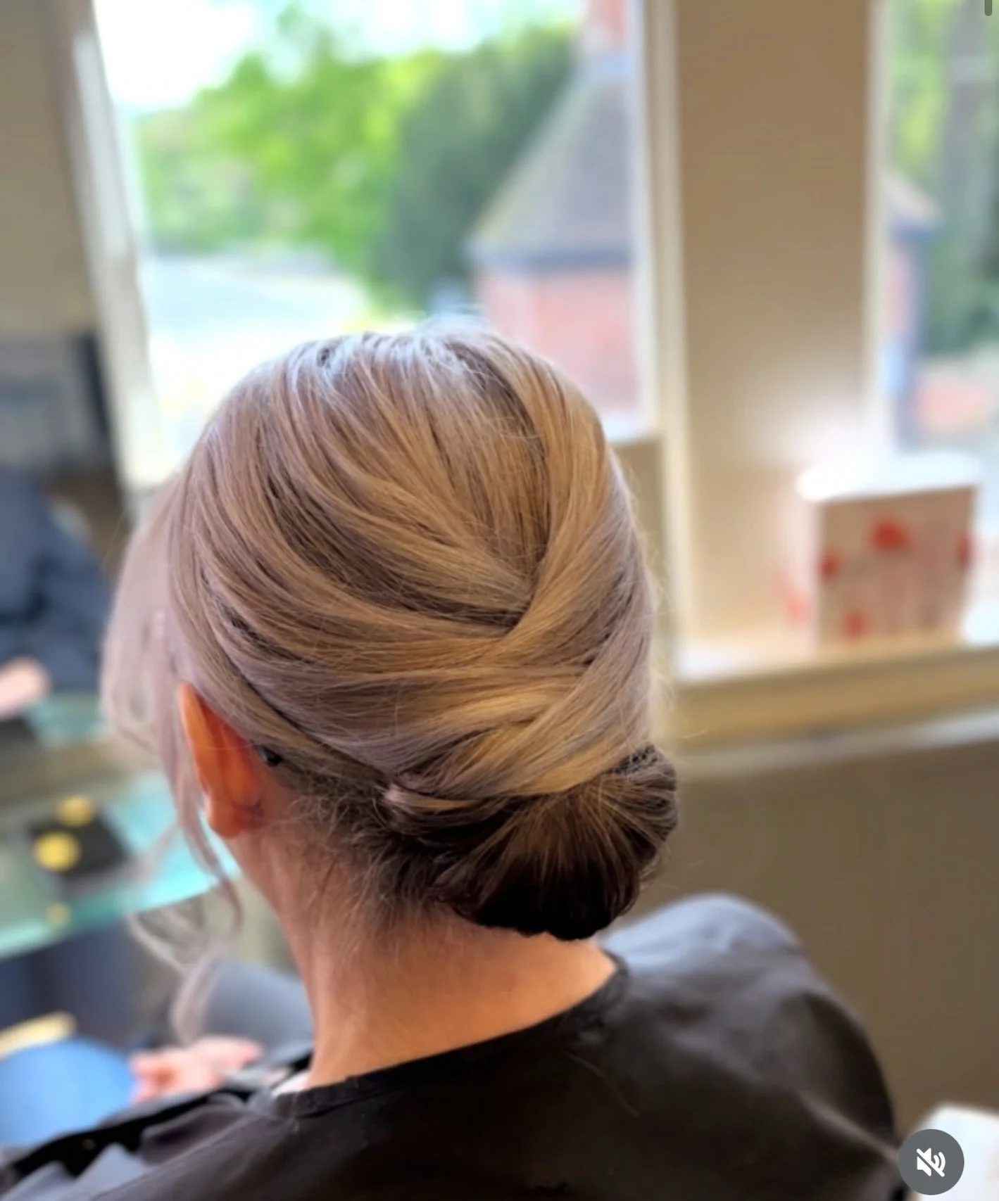 ✨ Mother of the Bride preview ✨

One step closer to the big day 🤍

Grace will be joining this bridal party off-site on the wedding morning, creating elegant styles for the bride, Mother of the Bride and bridesmaids alongside the glam team 📸💄

From