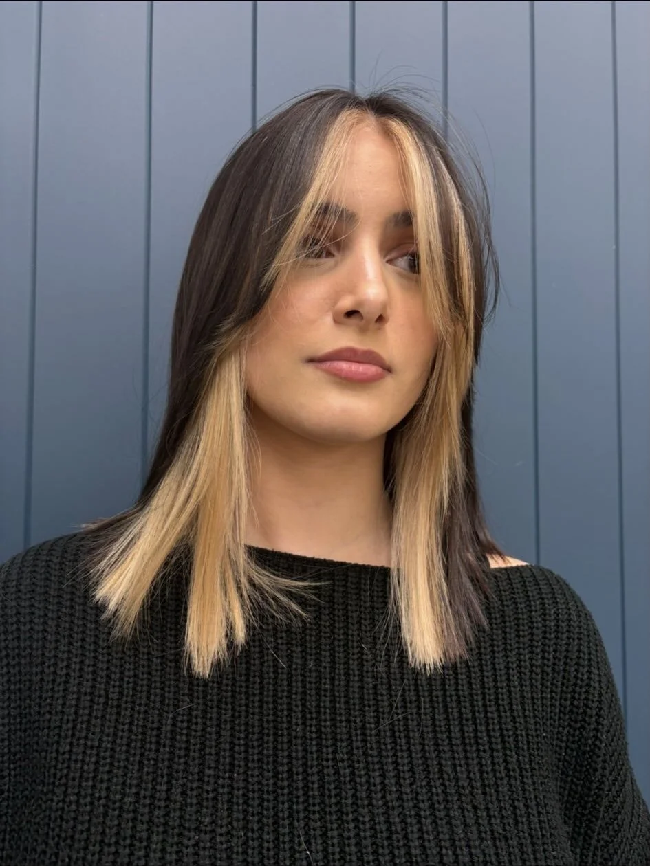 Peekaboo moment 🖤🤍

A fresh cut and an unreal colour transformation - All done by Shani 😱✂️✨ 

Obsessed with how this one turned out!! 

#peekaboohair #behindthechair #haringtonshair #colourtransformation #lor&eacute;al