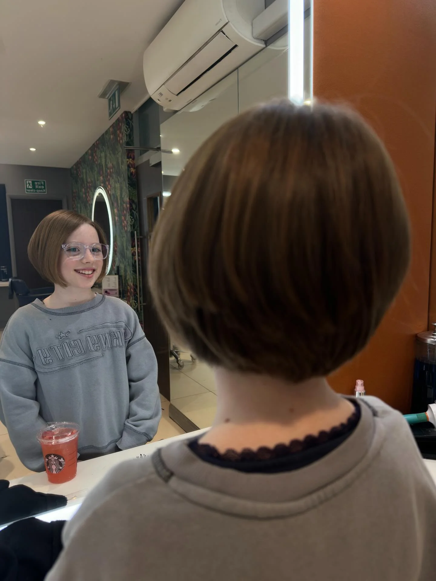 Look at this amazing transformation for the Little Princess Trust! Her new cut was done by our senior art director Richard👸🏽👑

@officiallittleprincesstrust #littleprincesstrust #haringtonshair #marlowhairsalon #hairsalonmarlow
