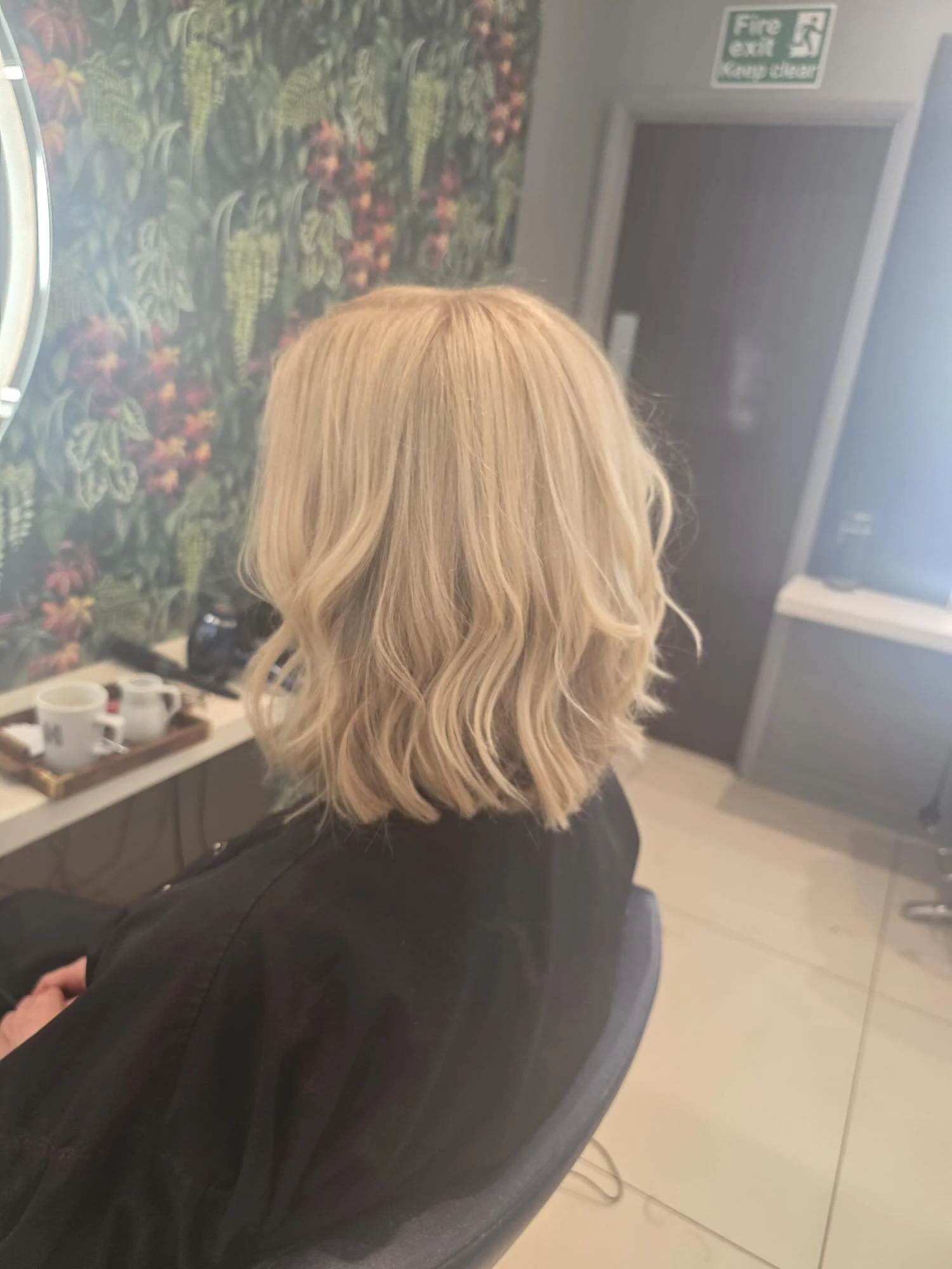 She&rsquo;s entered her bob era 🫅🏼

Robin did a great job at creating this chic bob for his client. What a transformation! 👏🏼

#haringtonshair #hairsalonmarlow #marlowhairsalon #bob #hairtransformation