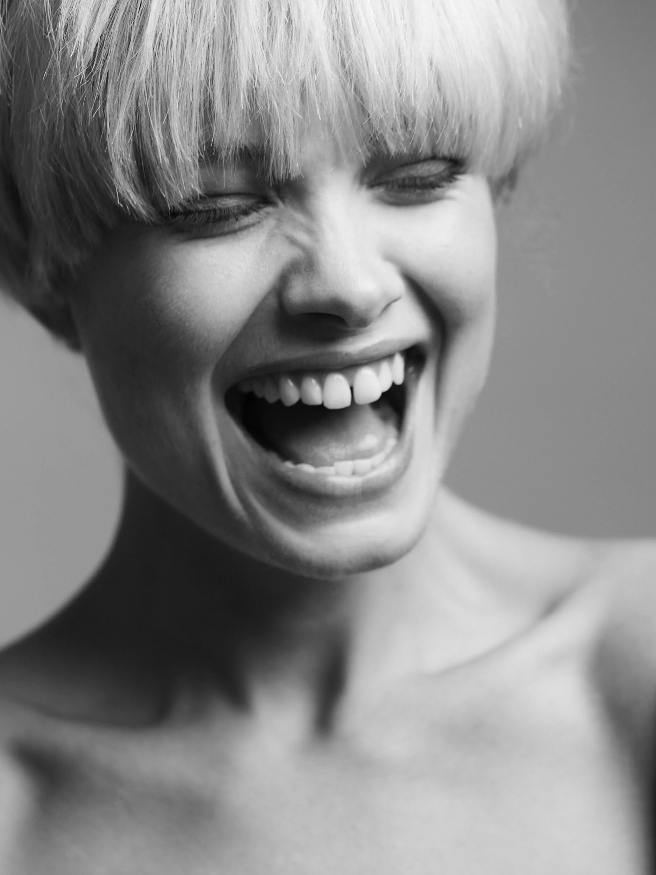 Art in motion 🫧 Haringtons Creative Team #hairsalon #bucks #behindthechair #artteam #shorthair