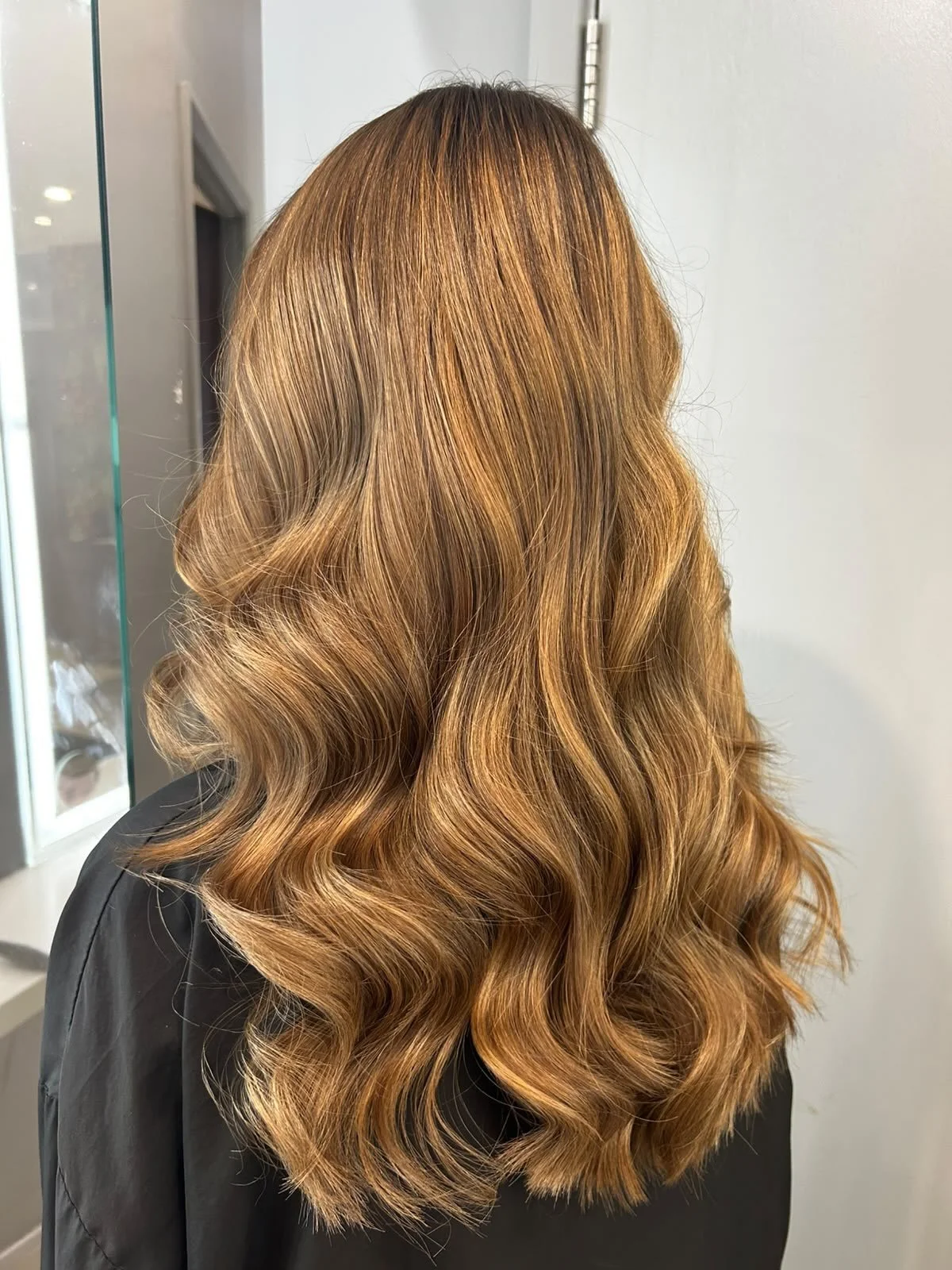 A gorgeous balayage for Jess&rsquo; model 🩷 

If you would like to be a model for our Apprentices, appointments are available every Monday and Tuesday. Call the salon to find out more 💕 

#haringtonshair #hairsalonmarlow #marlowhairsalon