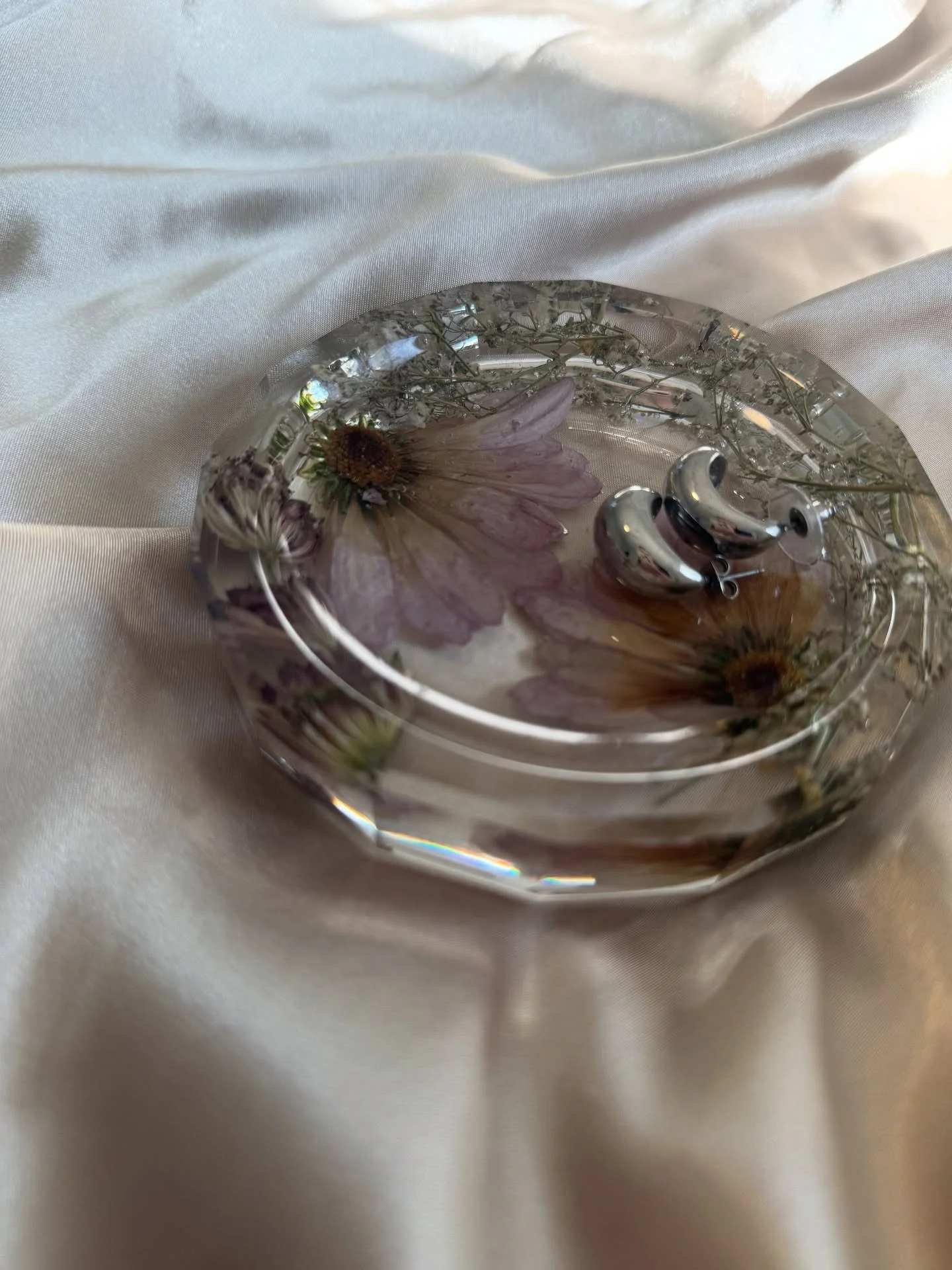 Add ons spotlight - the perfect gifts or little extras for yourself! 

#flowerpreservation #weddingbouquet #2026bride #2025bride #weddingkeepsakes #resin