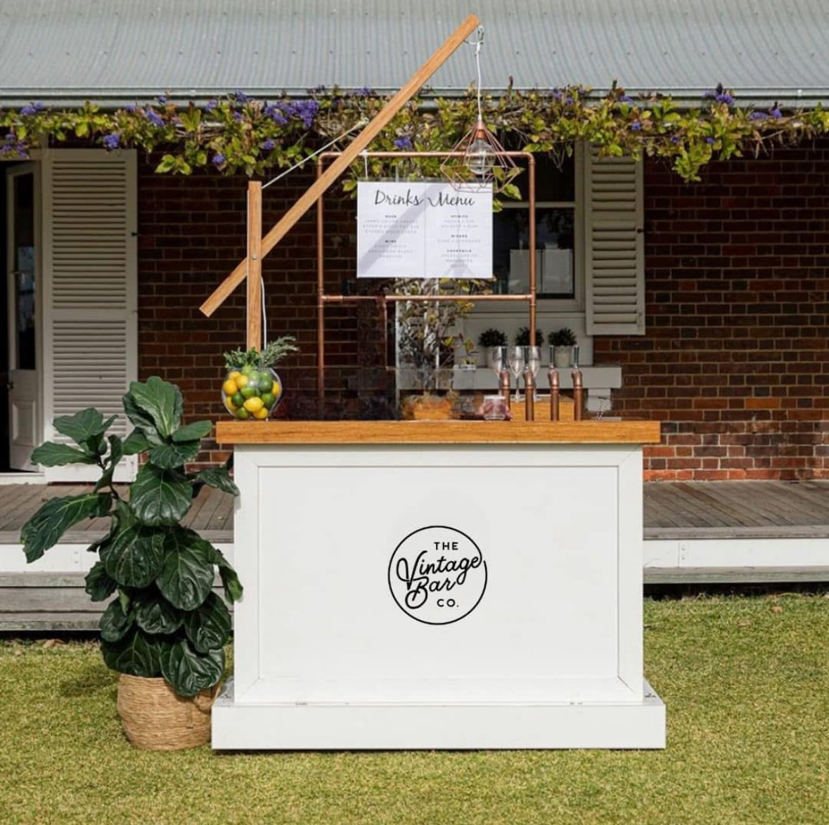 FLOSS

Introducing Floss, the latest addition to The Vintage Bar Co's lineup of mobile bars. Freya is not your average bar cart – she's a bespoke beauty designed to make a big impact at smaller gatherings. Perfect for up to 80 people

Just like Freya