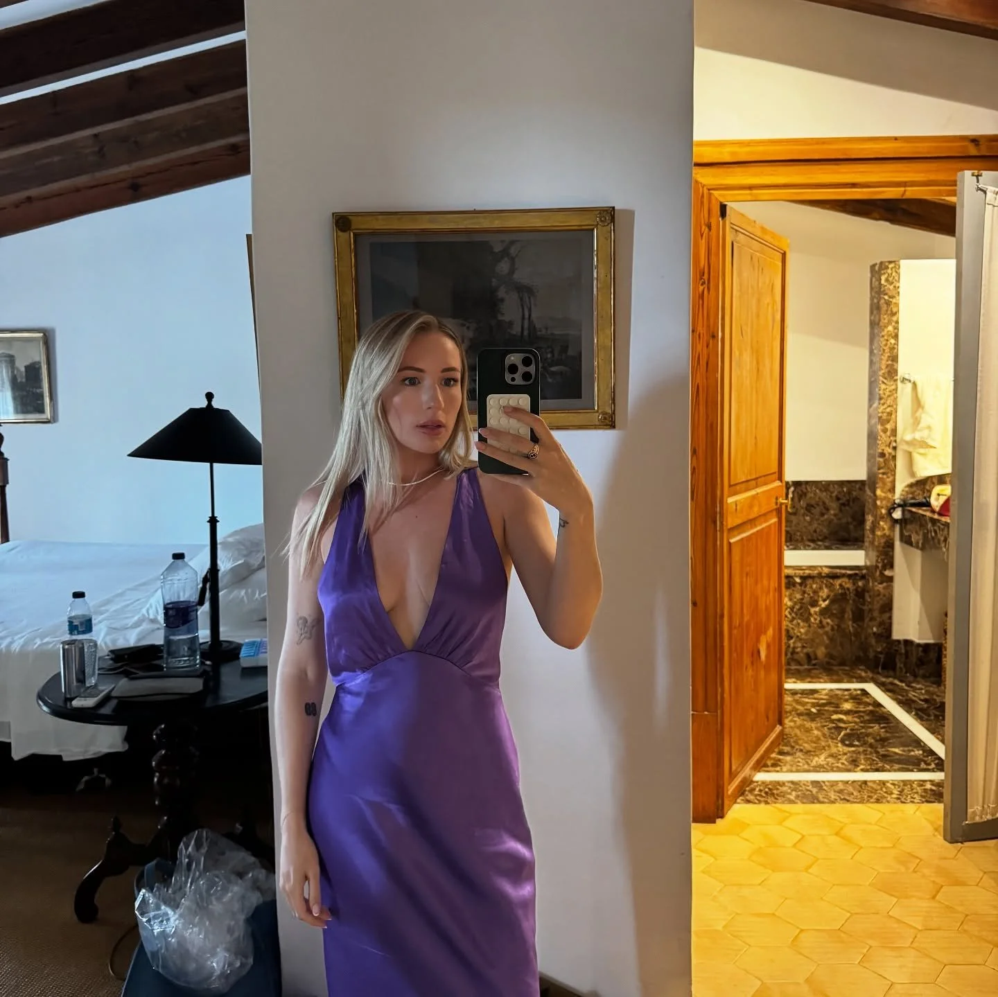 Me, recent camera roll &amp; things that light me up 🌟

I&rsquo;m away in Europe until October 20th but my online booking is open until December! Link in my bio to book with me in Toronto. If you&rsquo;re having troubles finding an appointment or ha