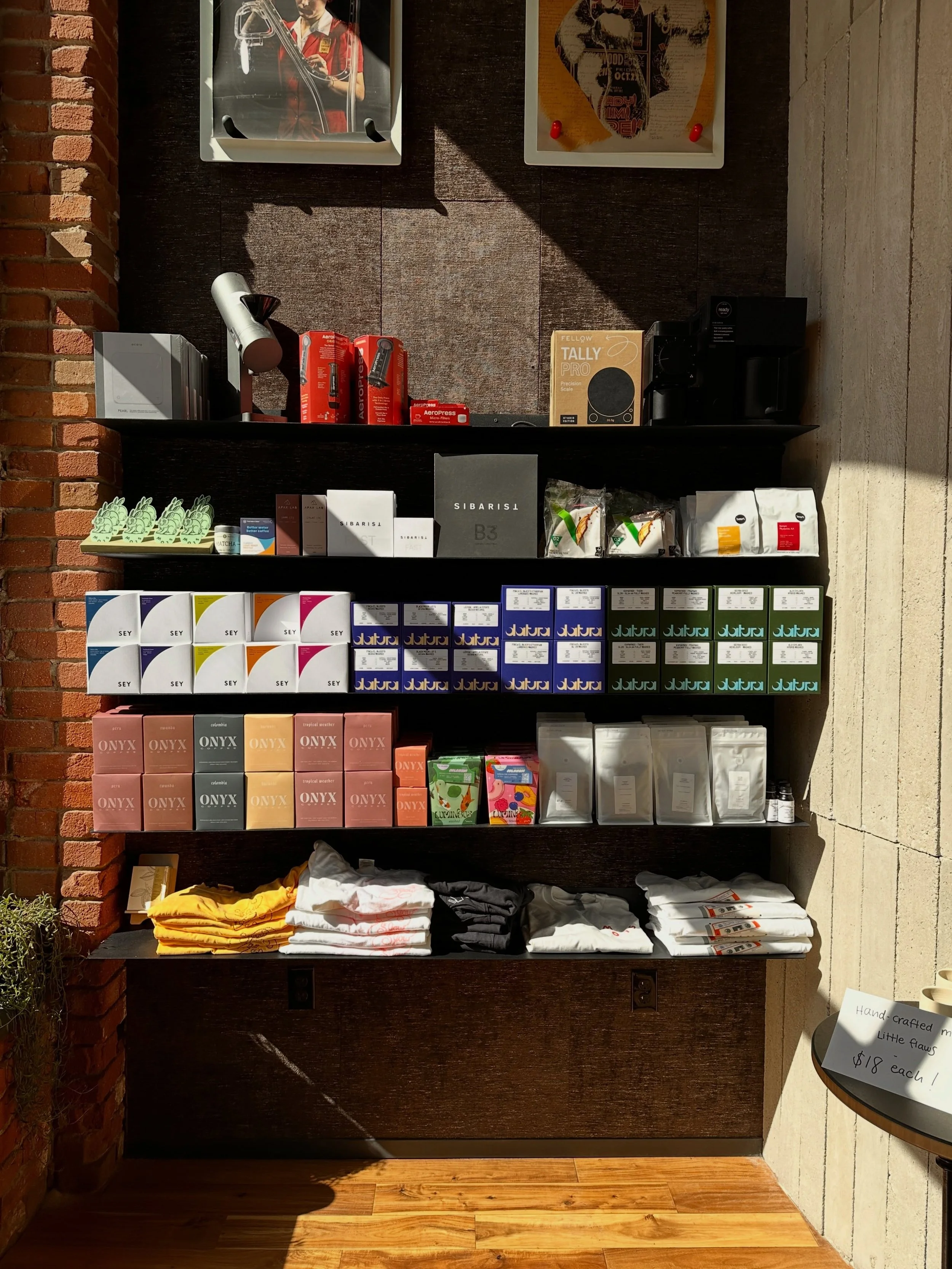 Shelves are staaaaaaaacked!
@legendaryeveryday 
@seycoffee
@daturacoffee_paris 
@onyxcoffeelab 
@heartroasters 
@luminouscoffee