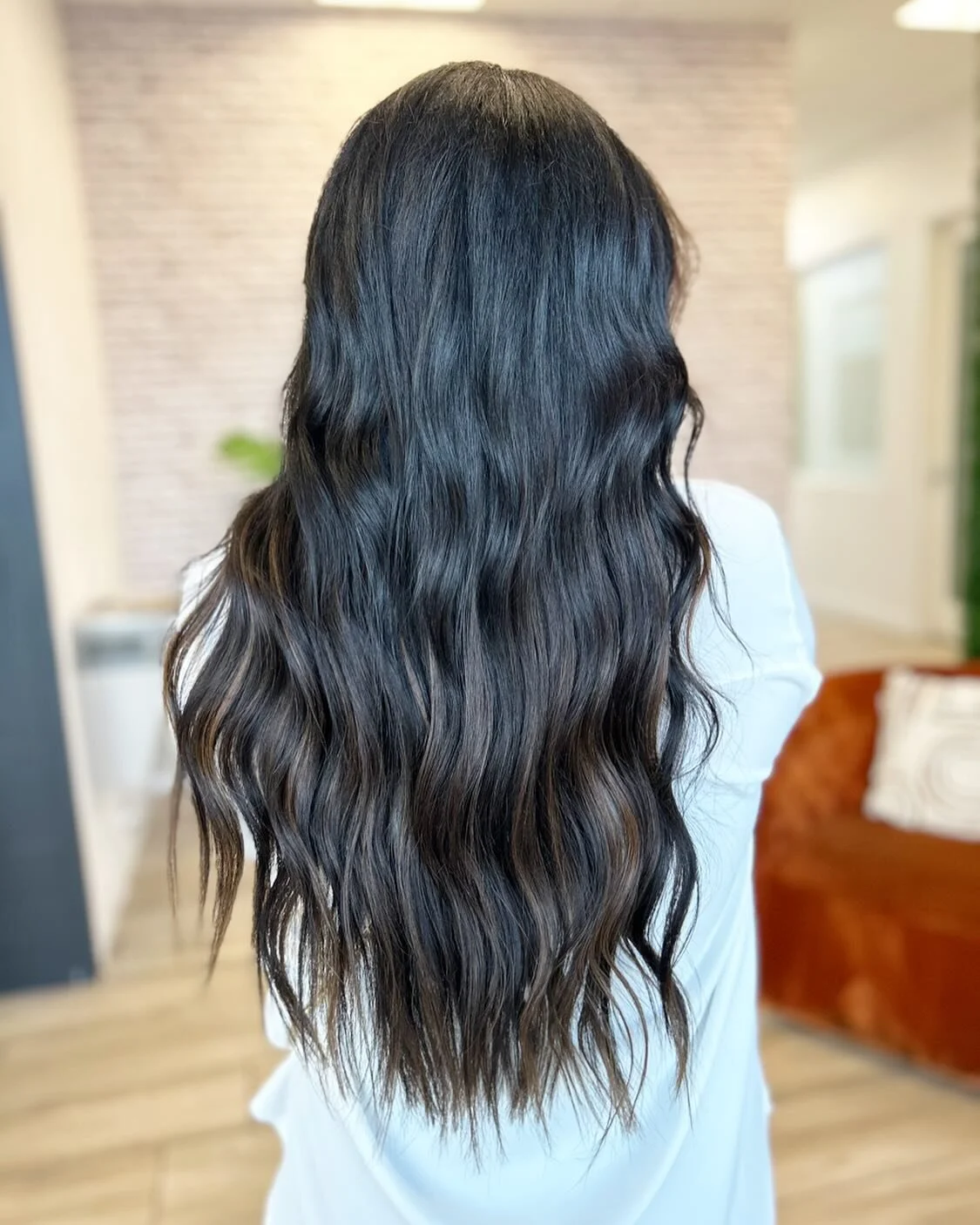 I love being able to add dimension with extensions! This bead in weft install turned out seamless 💁🏼&zwj;♀️