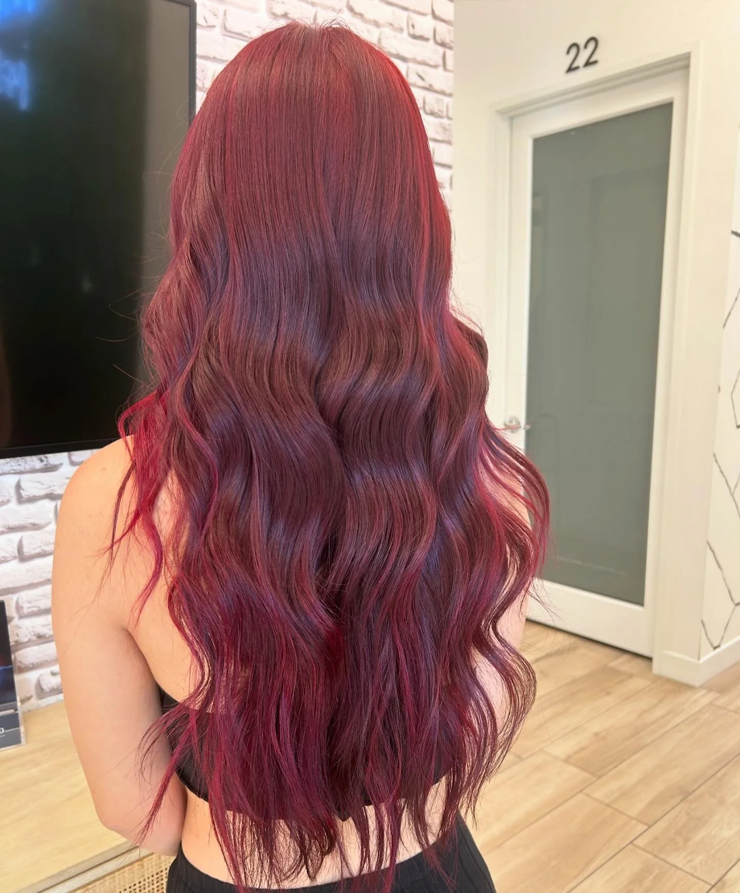 I love to see hair colors in all different lightings. This is indoor vs outdoor lighting! I am living for this vibrancy!