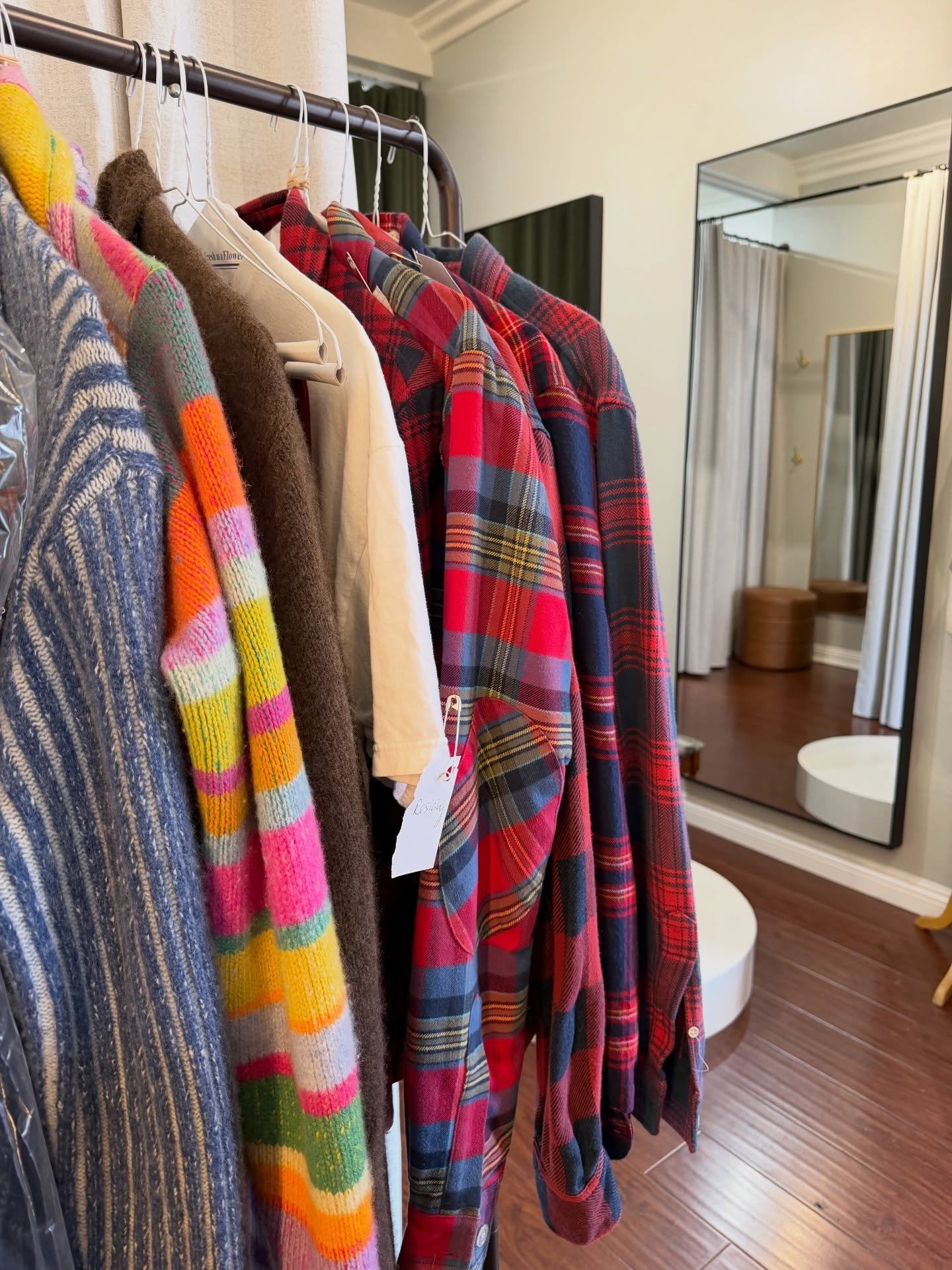 We are not only perform alterations on Vintage pieces but also repaired the works that has been done at other places. ✨ 

NEEWIN Alteration Specialists is a service you can trust for all of your clothing alterations. ✨

#neewin #flannel #alteration