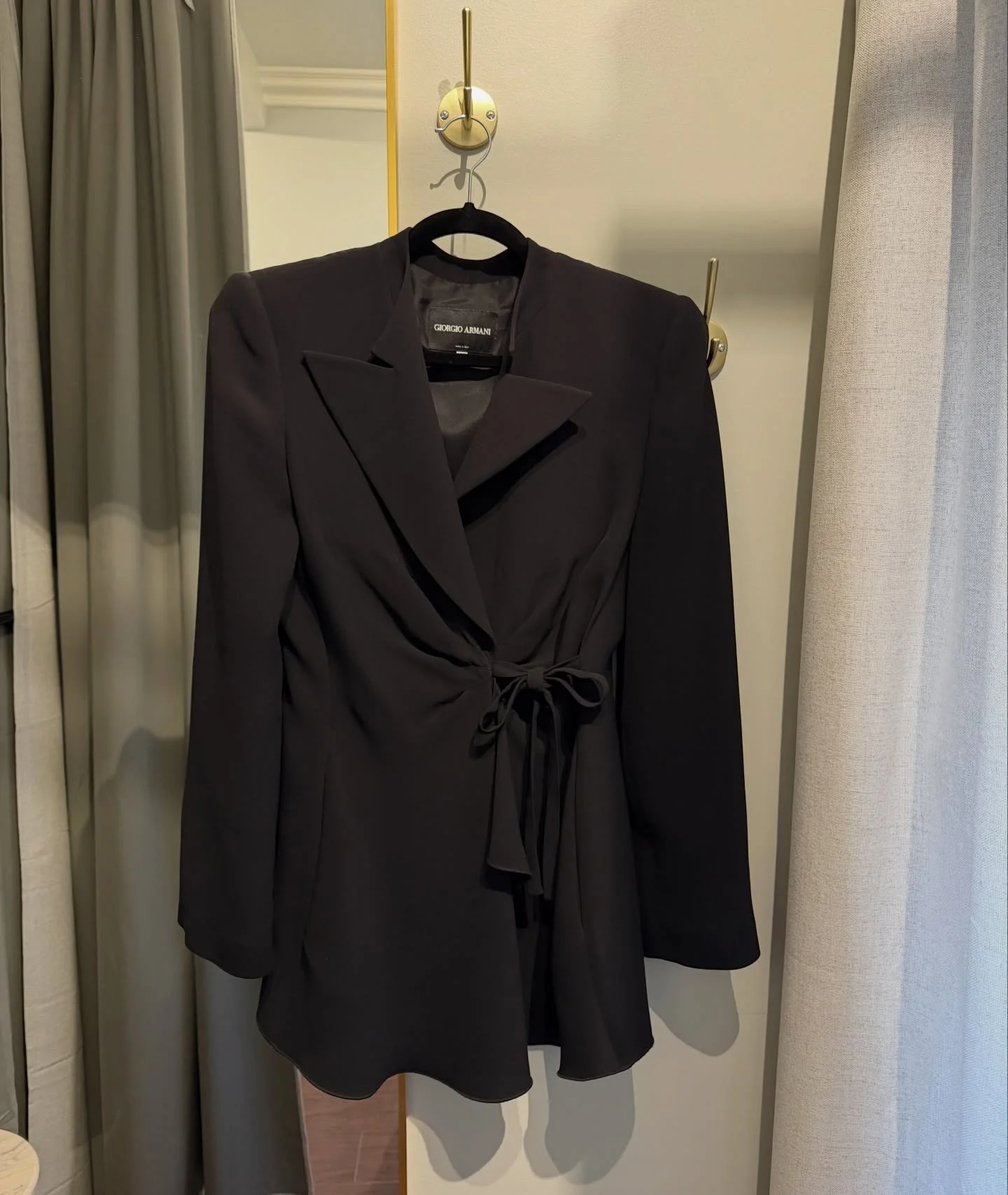 Dress jacket @giorgioarmani alterations ✨

#giogioarmani #neewinalteration #alteration