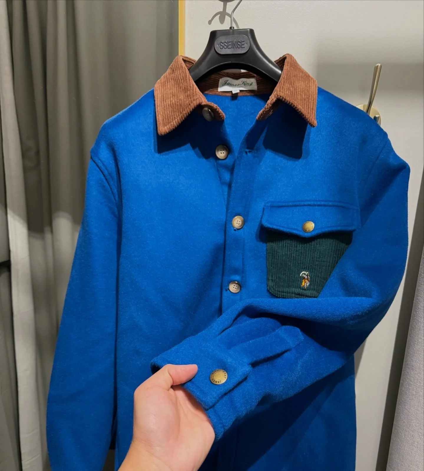 Winter Jacket shorten sleeves with cuffs ✨

#neewinalteration #menjacket #alterationspecialist