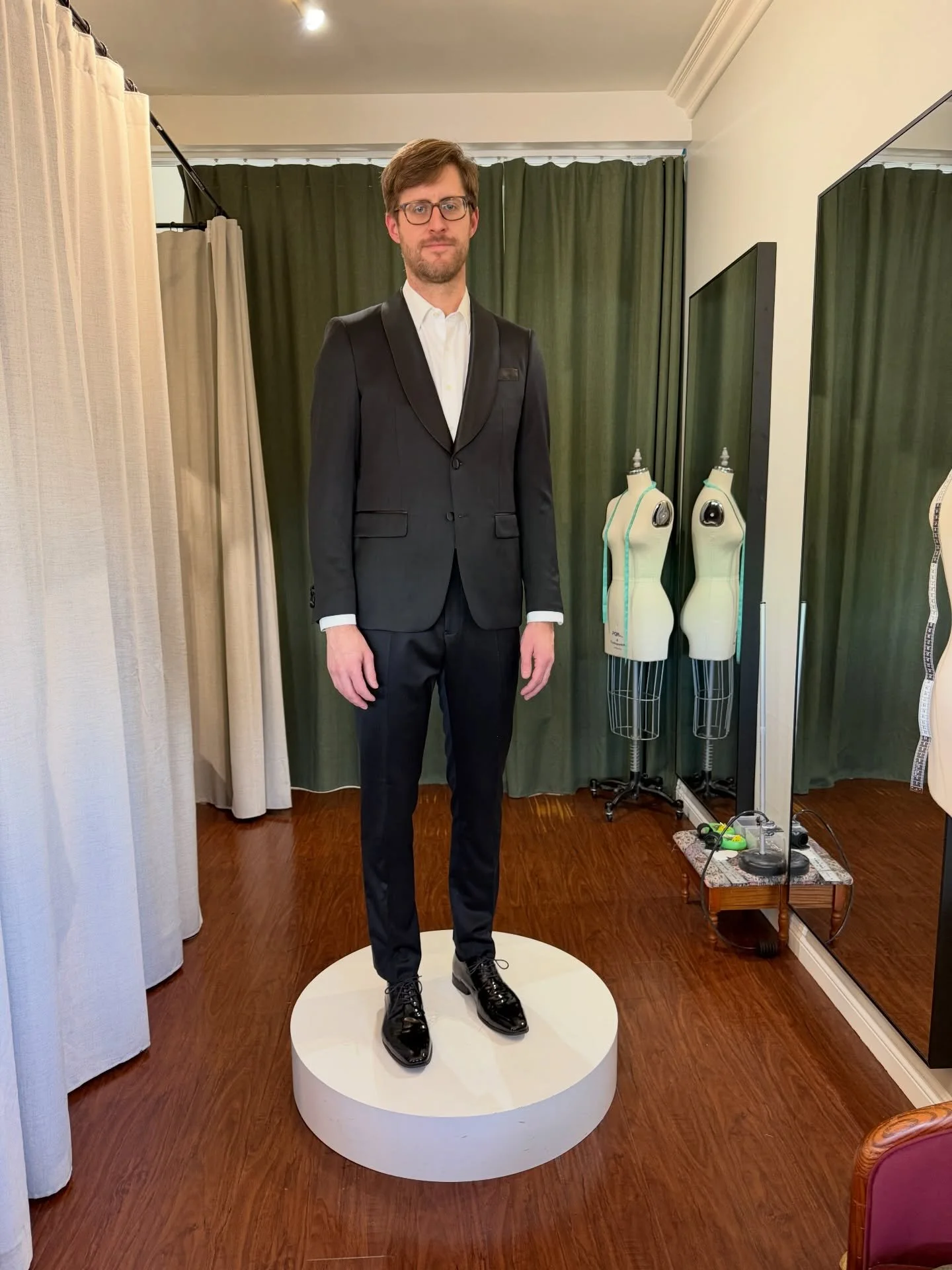 Suit alterations for Tim ✨🪡

#alterationspecialist #mensuit #tailor #studiocity