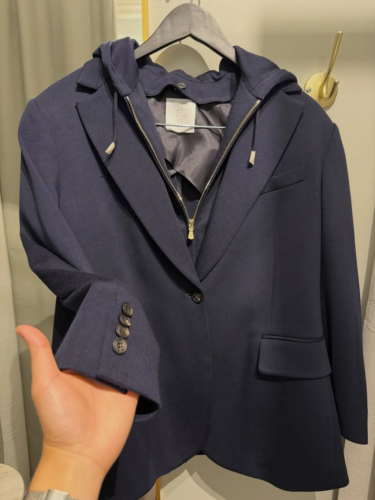 Shorten sleeves @eleventy_milano 🇮🇹 jacket ✨

#eleventy #italyjacket #jacket #tailor