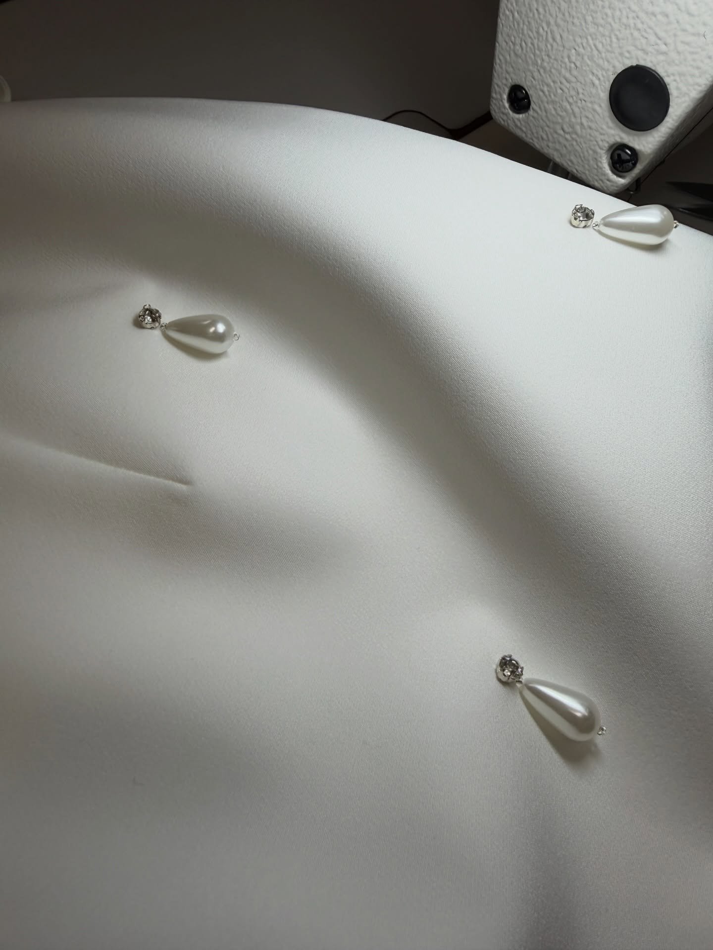 Our Bridal appointments are almost full for this month. Reserve your appointment today to see one of our specialists✨🪡

#bridalalterations #weddingdress #neewinalteration #sarahseven