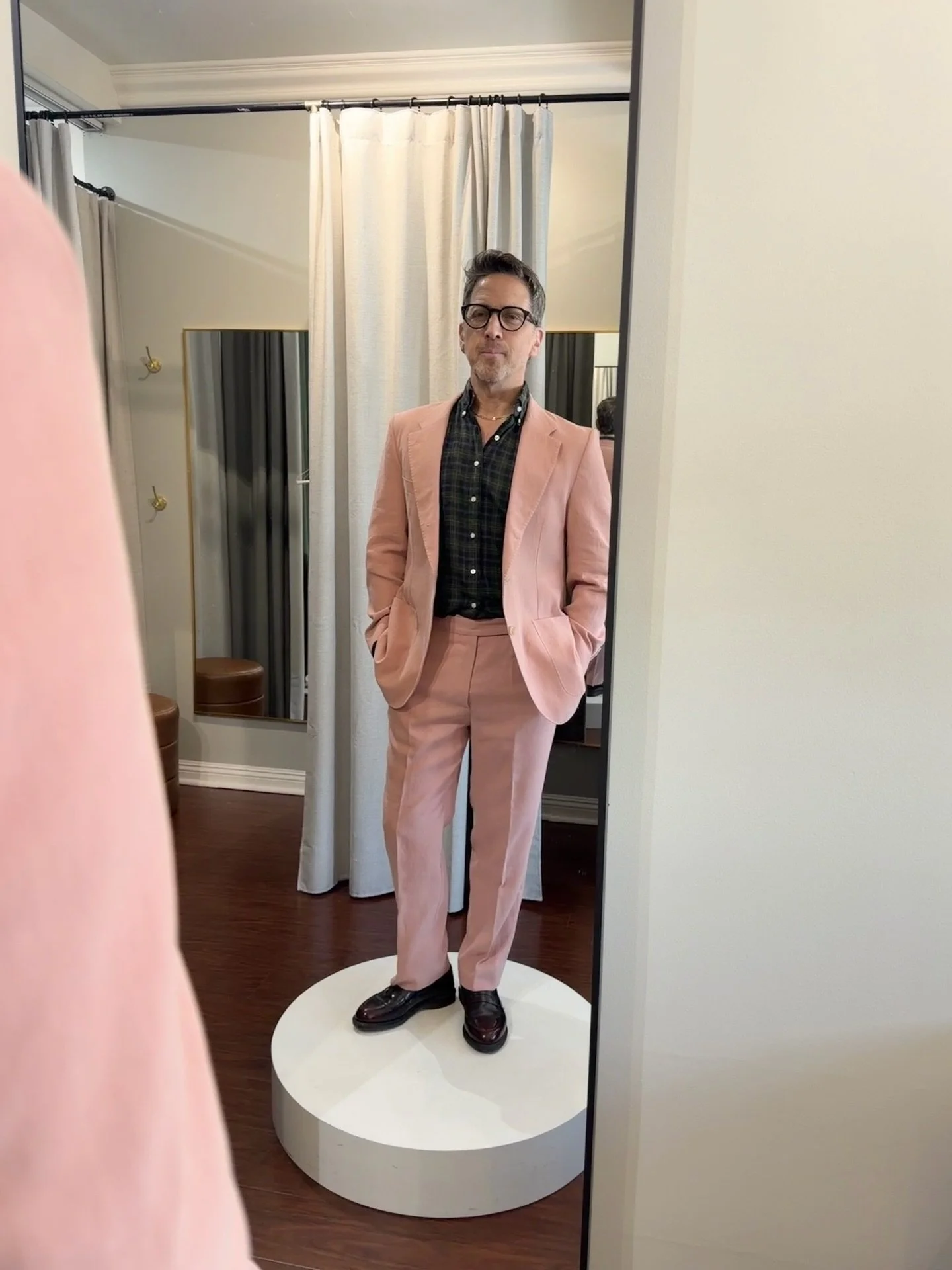 Re-sizing @toddsnyderny suit for Dan B. ✨🪡

#mensuit #tailor #pinksuit #mensfashion