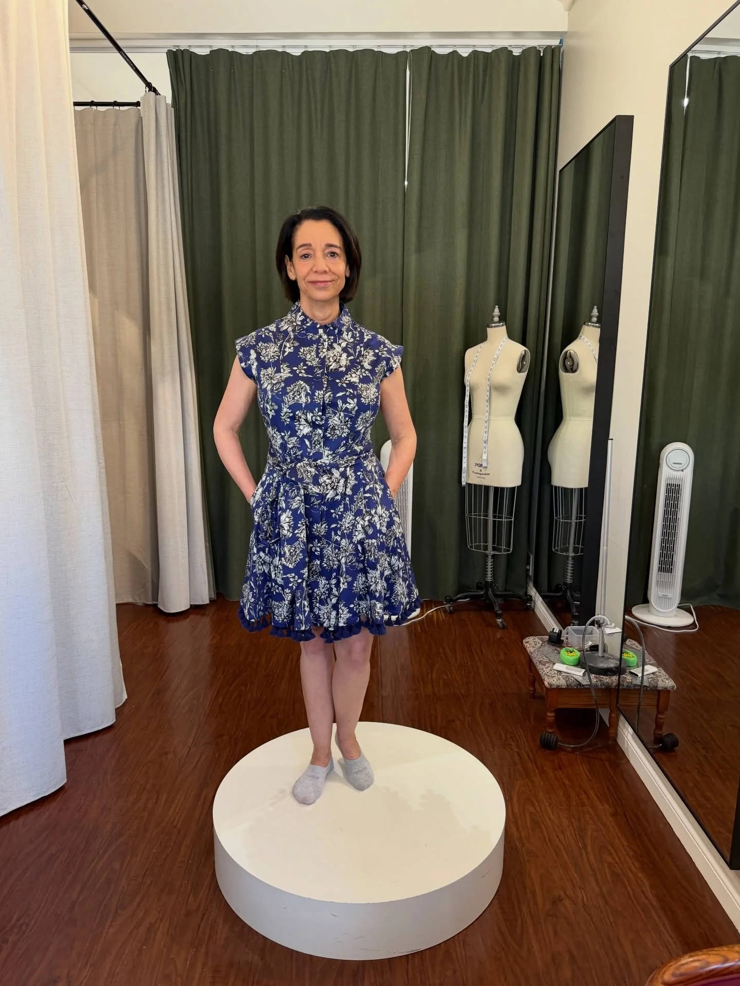 Cara brought in 3 dresses and she is now happy with new fit ✨🪡 @aliceandolivia 

#dresses #aliceandolivia #tailor #neewinalteration