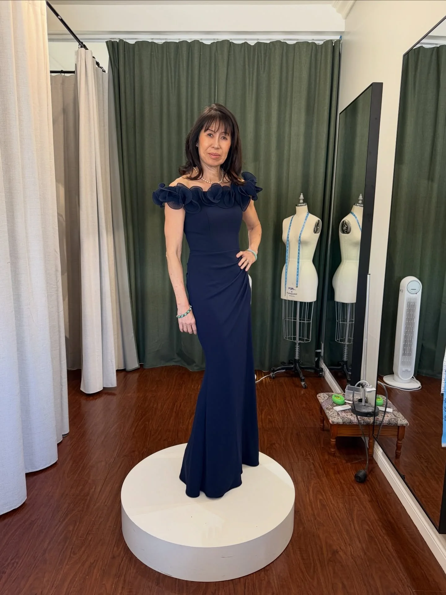 Dress hemming for Jeanie B. attending her niece's wedding✨🪡 Thank you for driving all the way from Orange County to us ☀️

#eveningdress #gown #neewinalteration #wedding