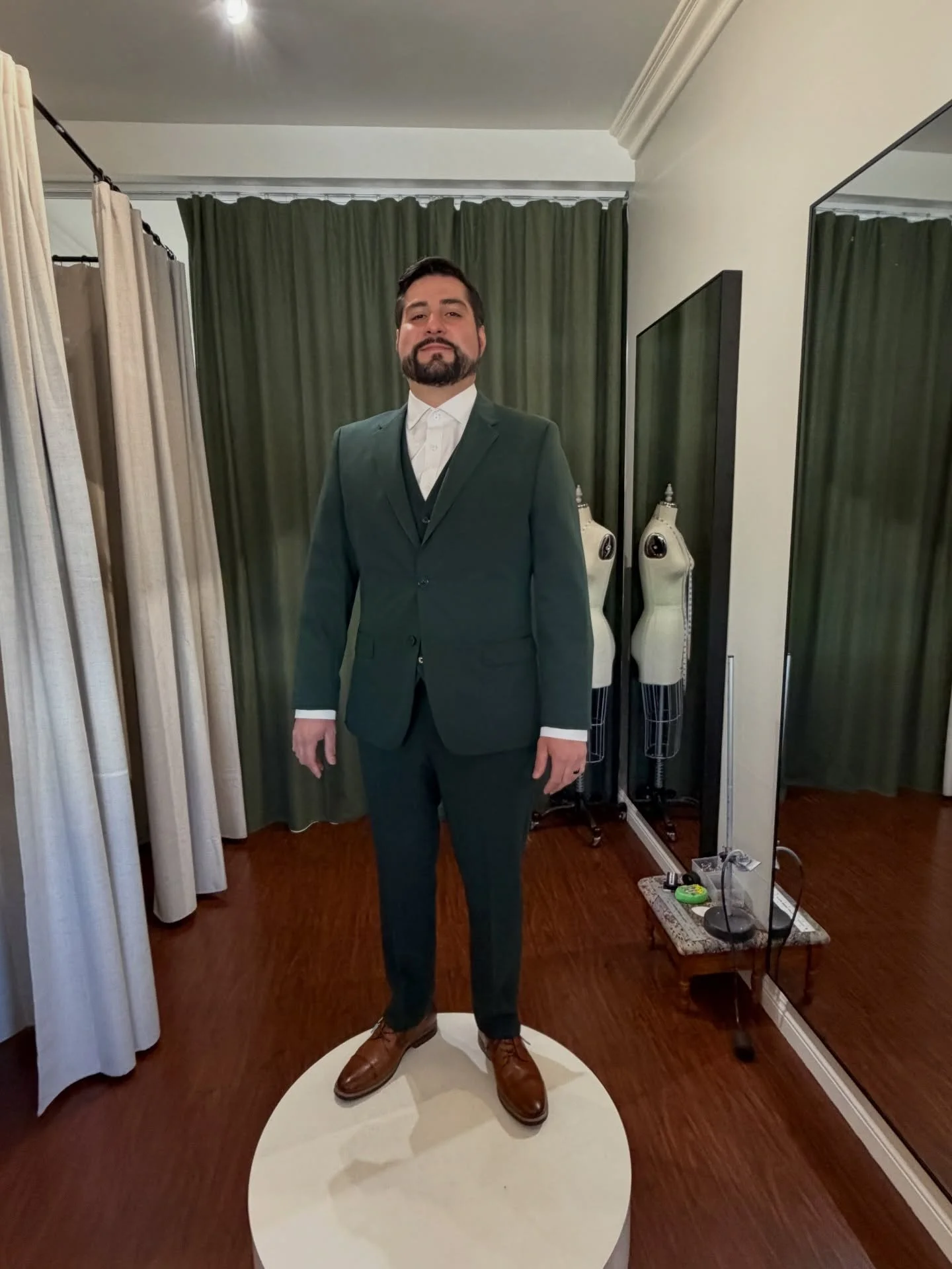 Groomsmen suit alteration for Juan🪡✨ 

#groomsmenstyle #greensuit #neewinalteration